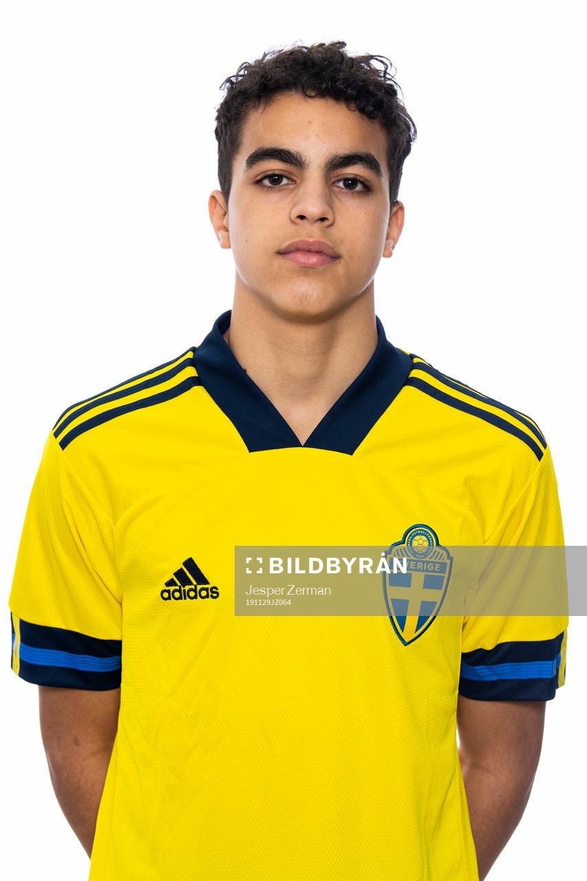 Yasin Ayari i P16-landslaget poserar för porträtt den 29 november 2019 i Stockholm.
