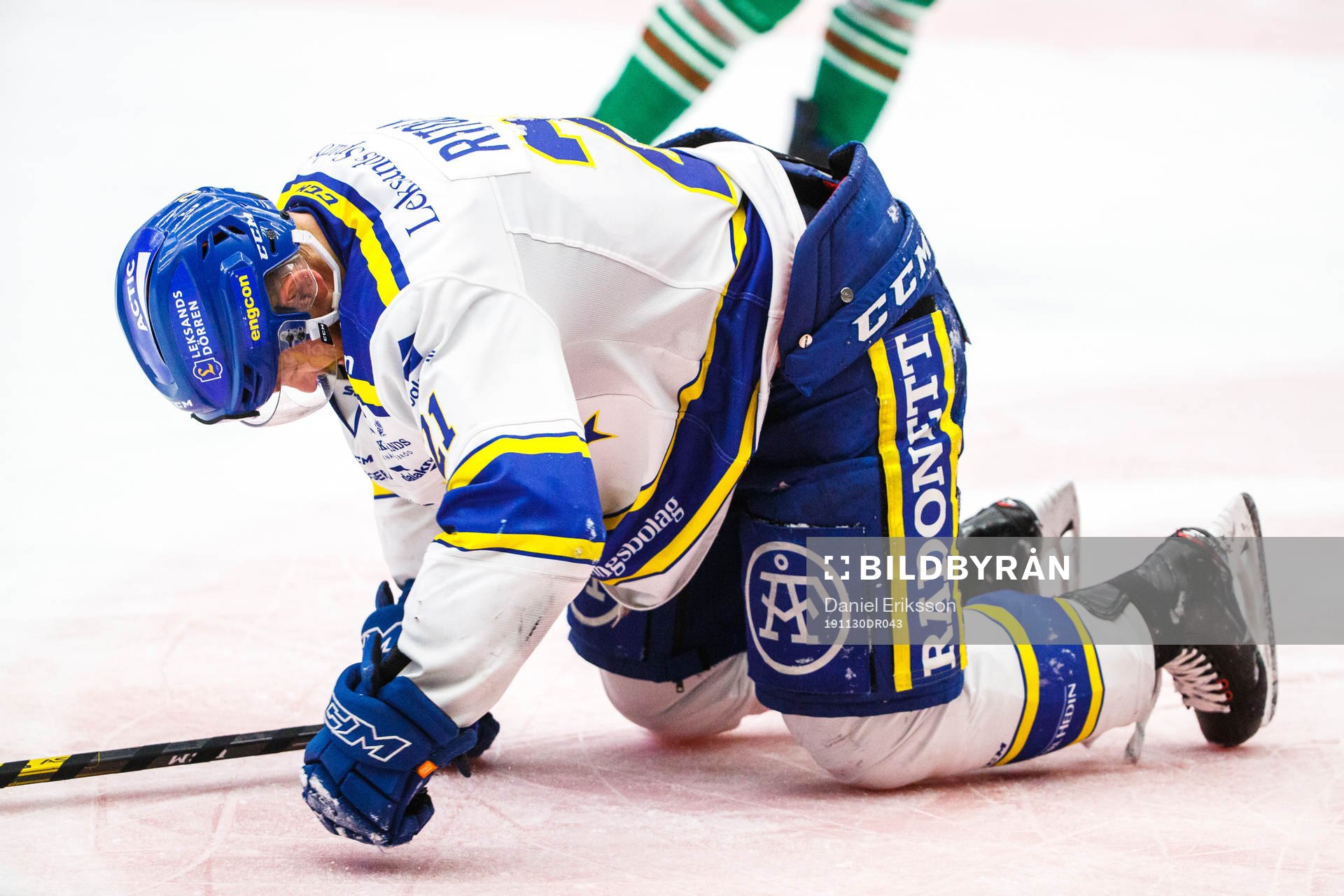 Leksands Mattias Ritola kryper av isen