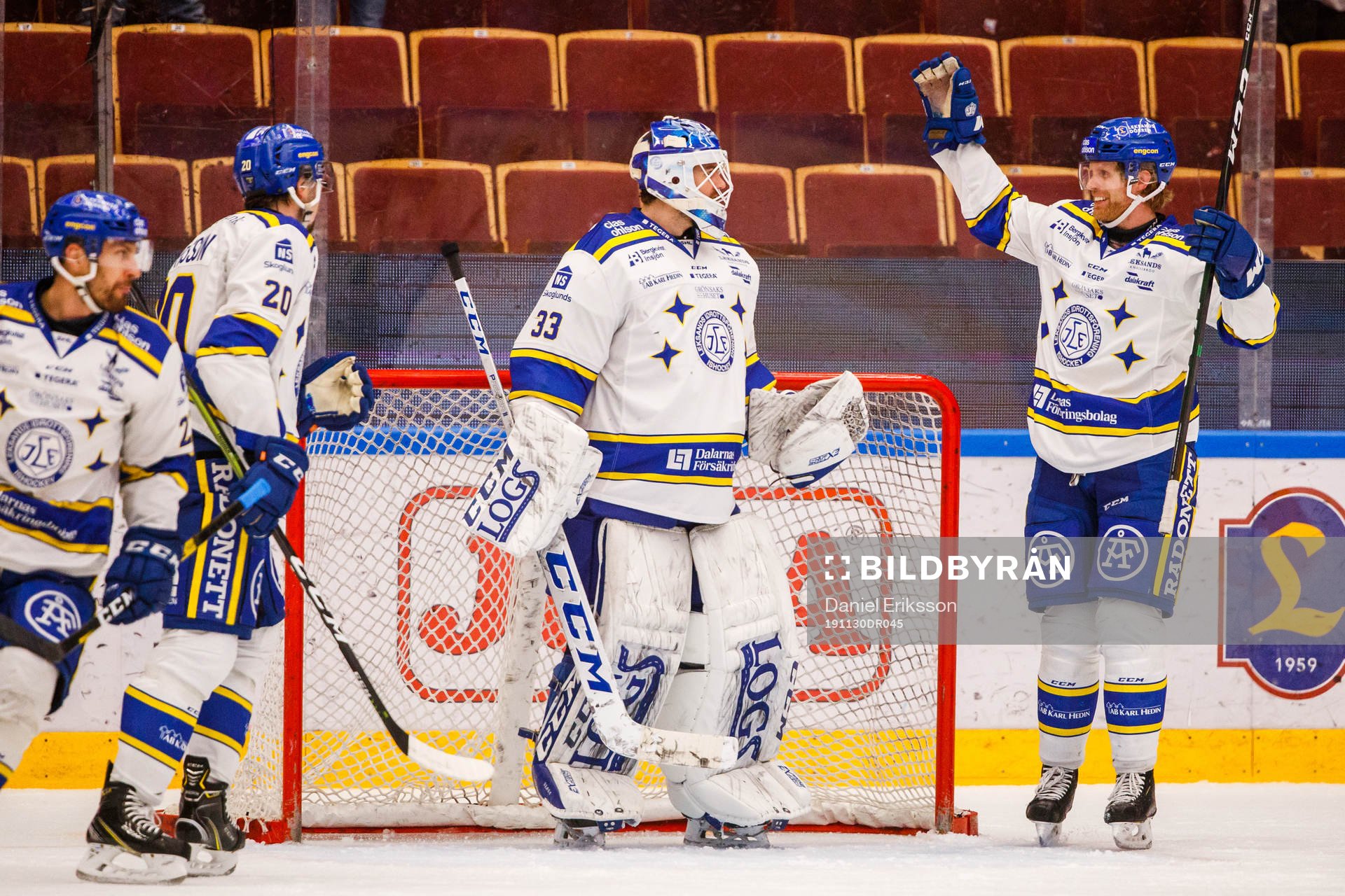 Leksands målvakt Axel Brage och Philip Samuelsson jublar