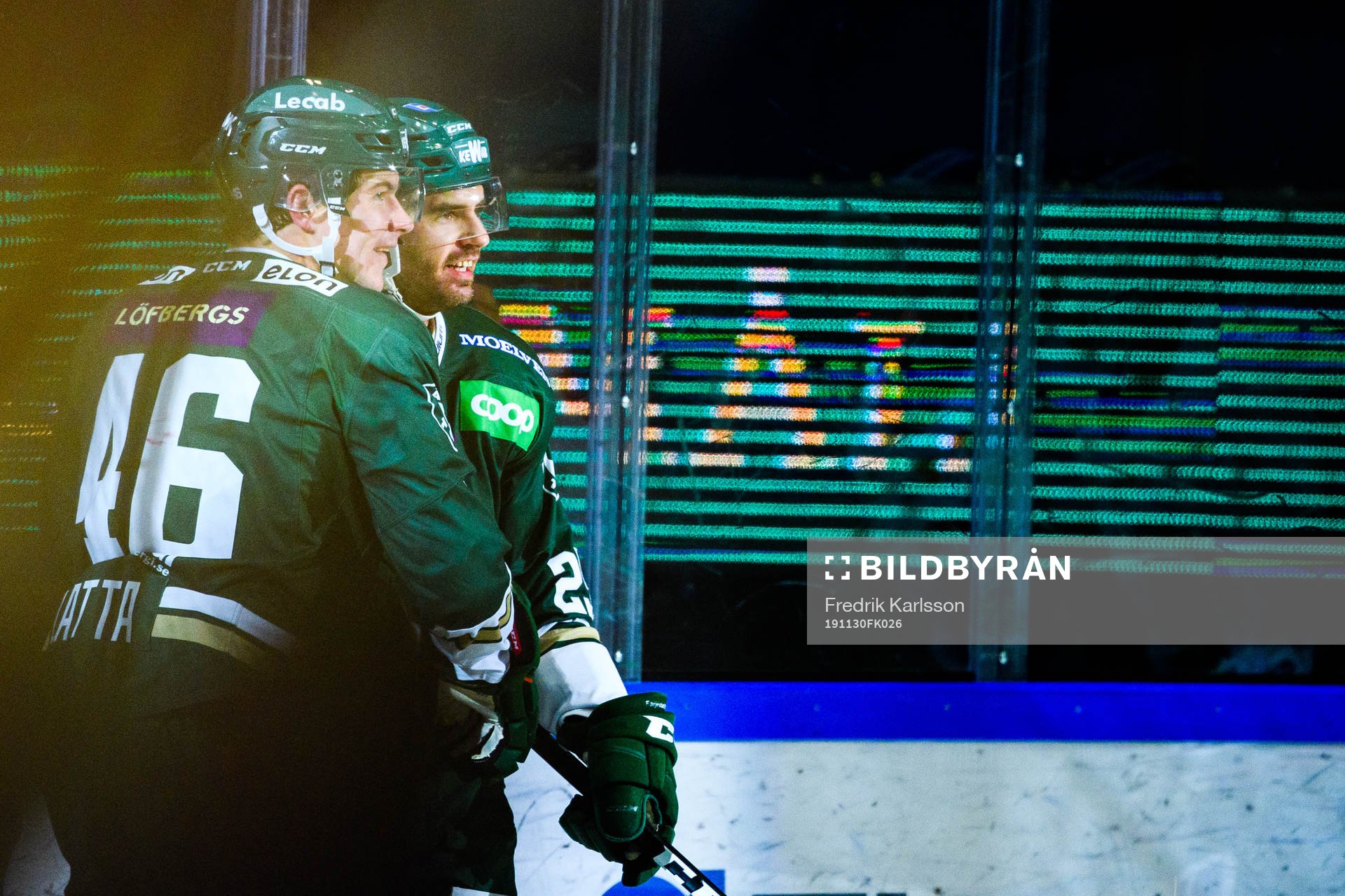 Färjestads Michael Latta och Martin Johansson jublar