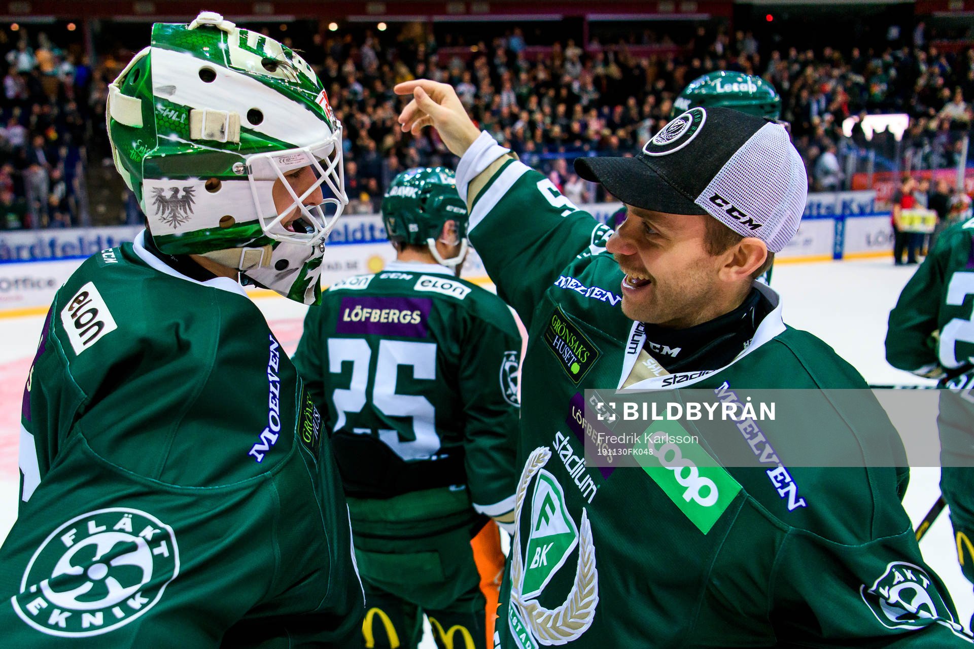 Färjestads målvakt Arvid Holm och målvakt Markus