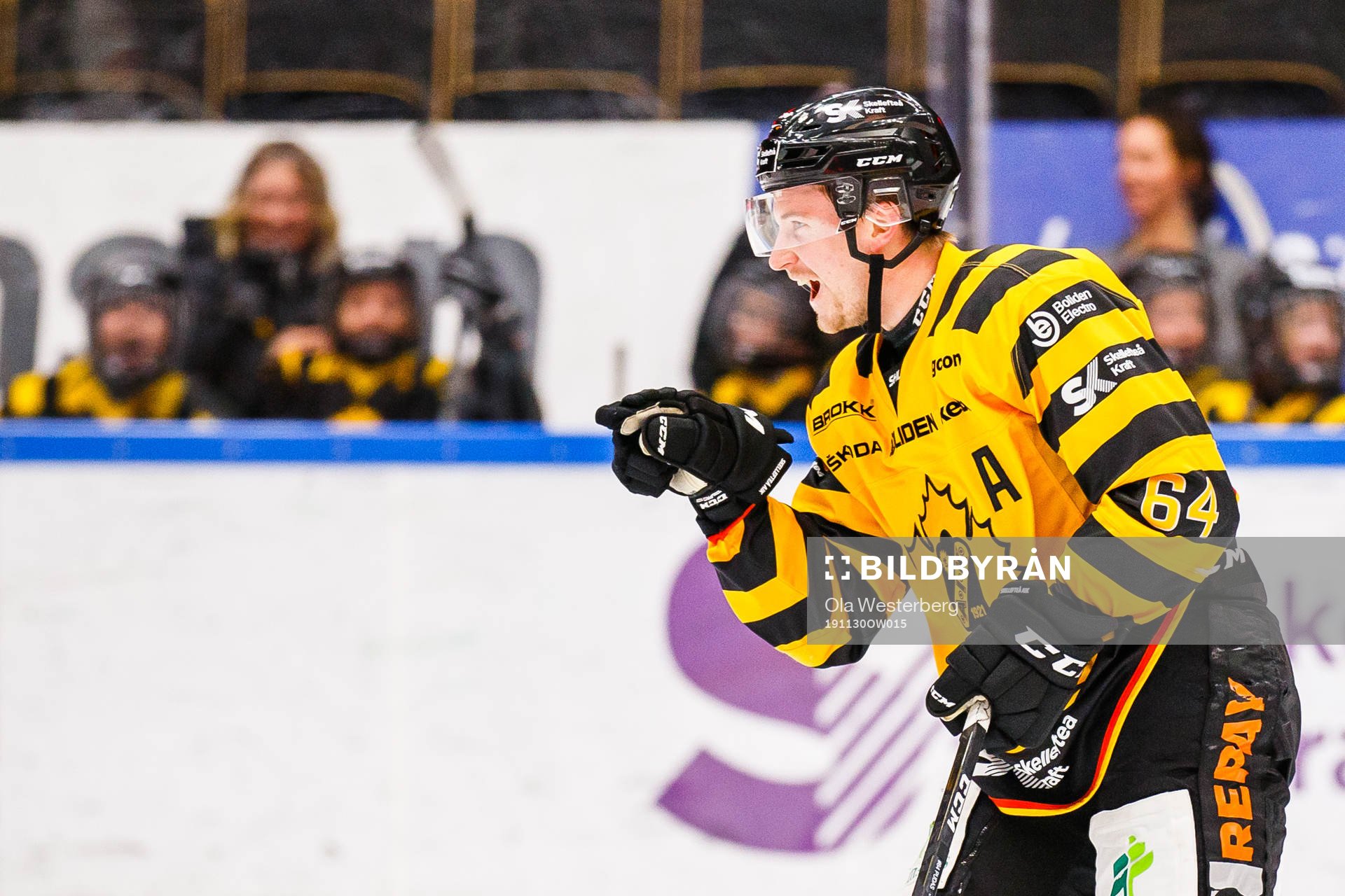 Skellefteås Jonathan Pudas  jublar