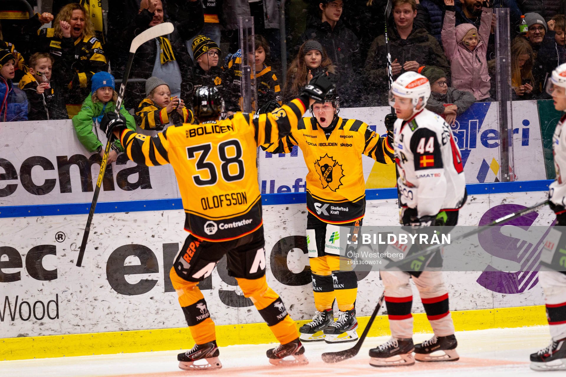Skellefteås Tuomas Kiiskinen och Jacob Olofsson   jublar