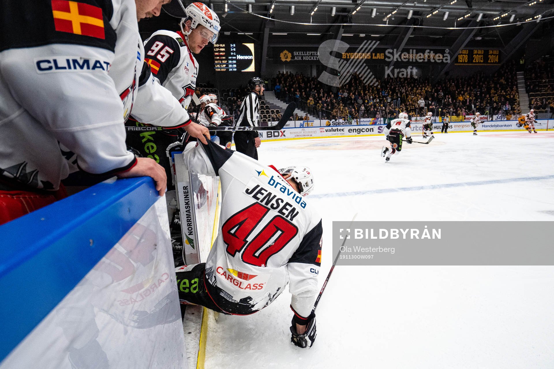 Malmös Carl Persson drar in Jesper Jensen i båset