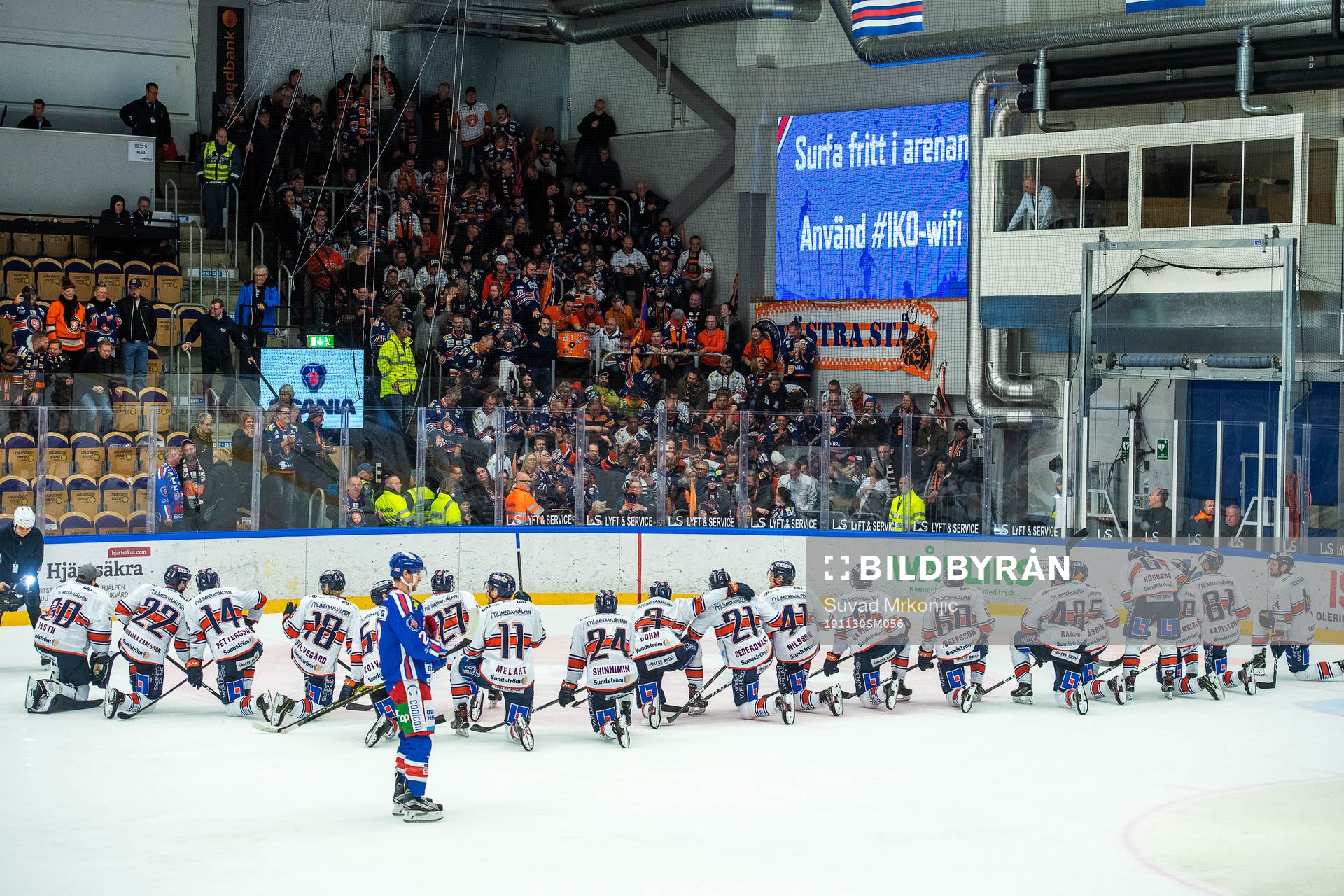 Växjös spelare jublar medan Oskarshamns Mattew Bodie