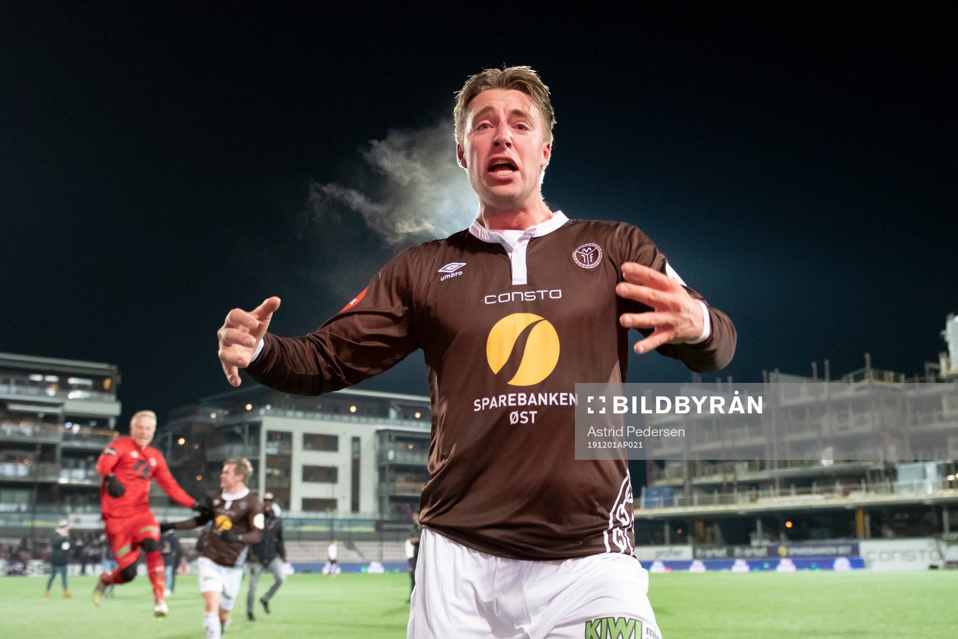 Sondre Liseth of Mjøndalen celebrates after the Eliteserien match between Mjøndalen and Vålerenga on December 1, 2019 in Mjøndalen.
