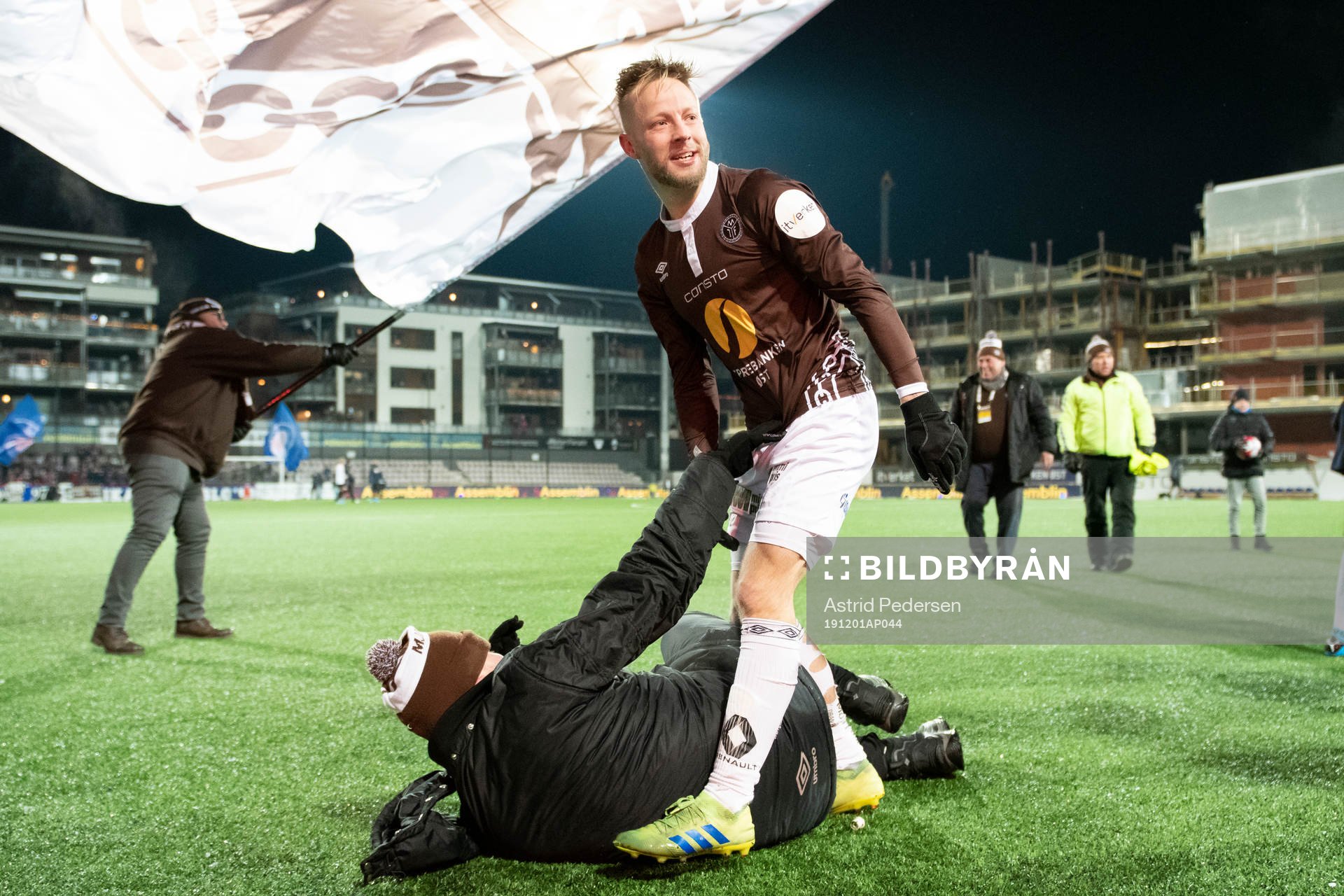 Tonny Brochmann of Mjøndalen celebrates