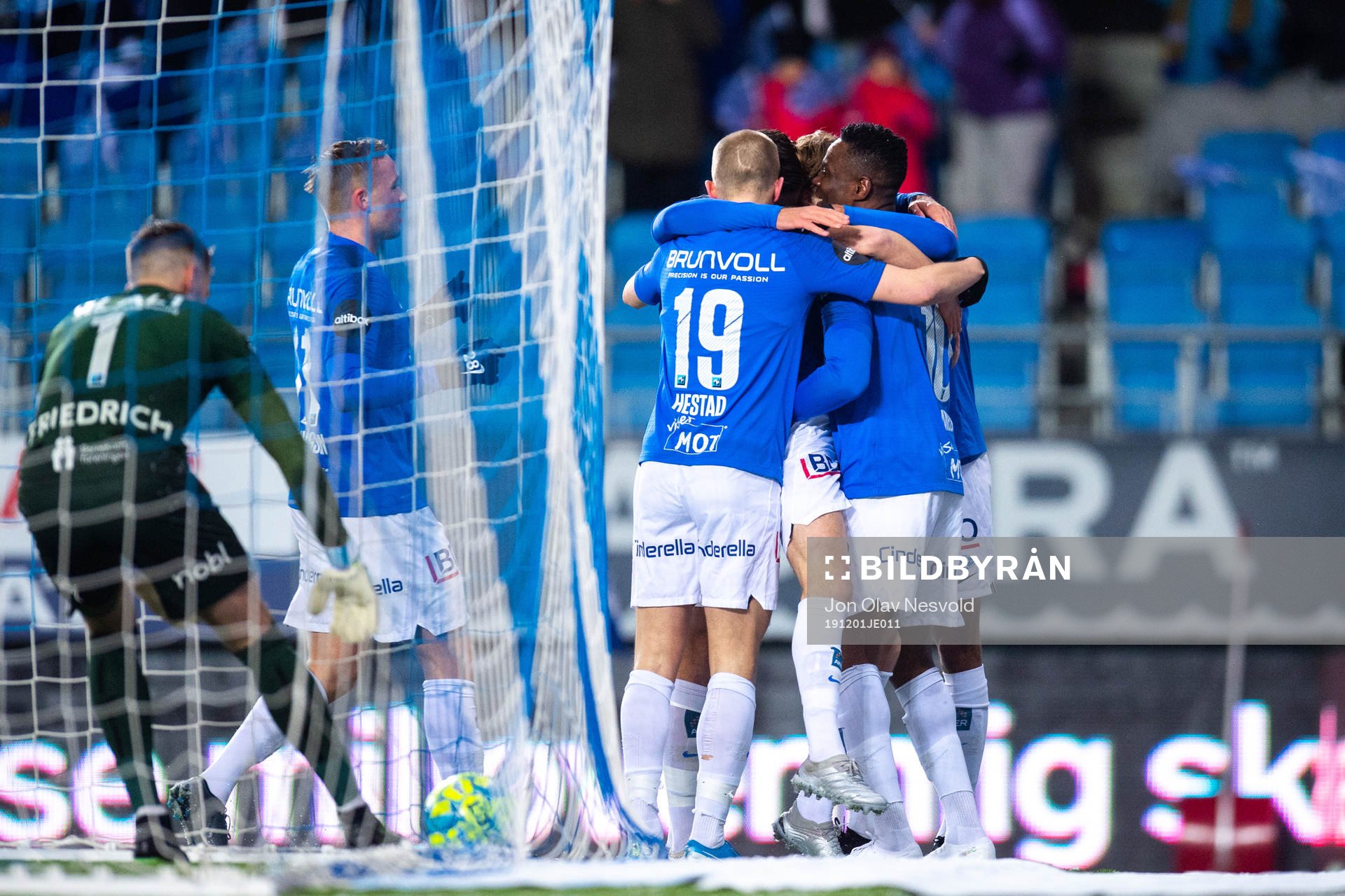 Players of Molde celebrate the 1-0 by Leke Samson James