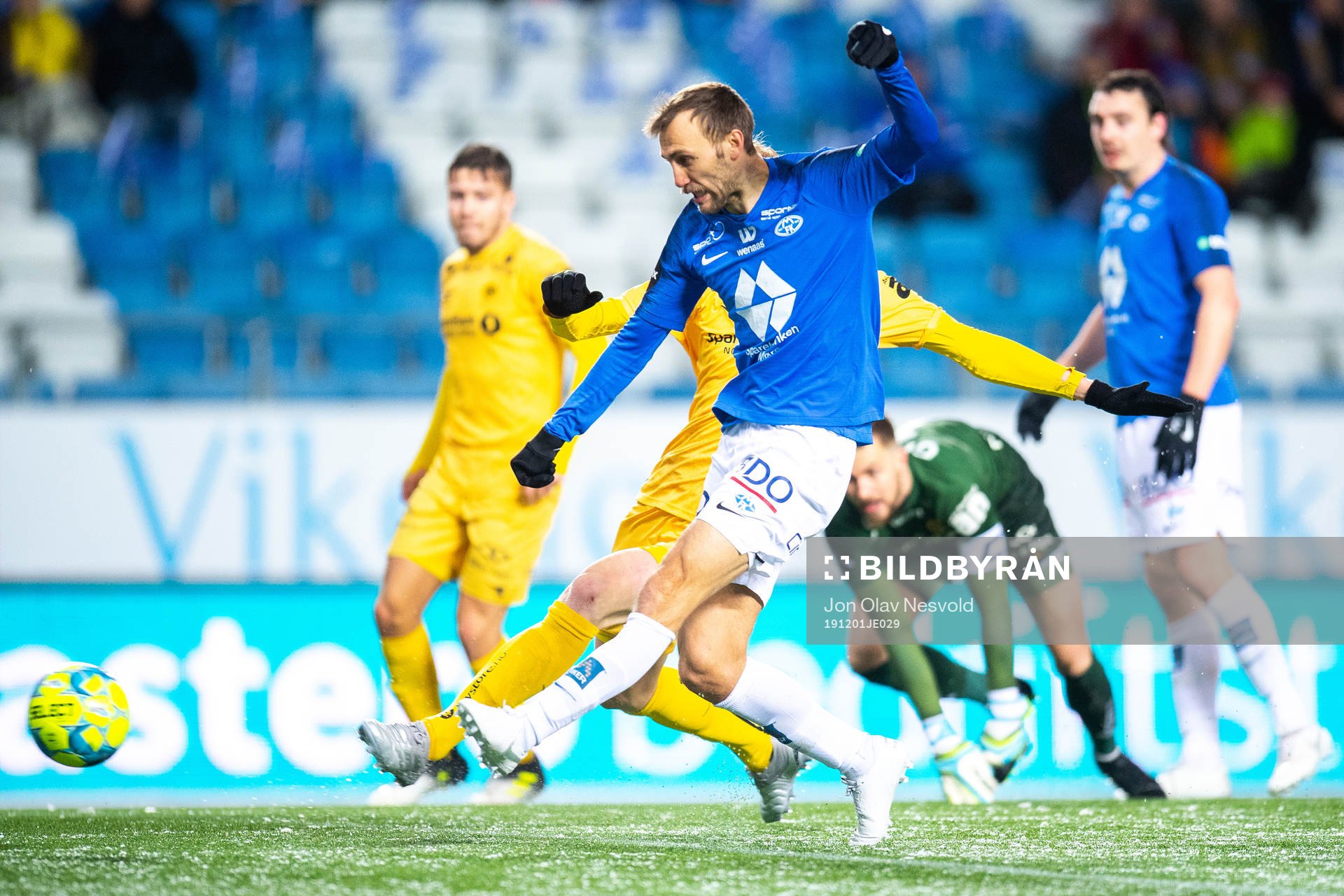Magnus Eikrem of Molde scores the 3-1 goal