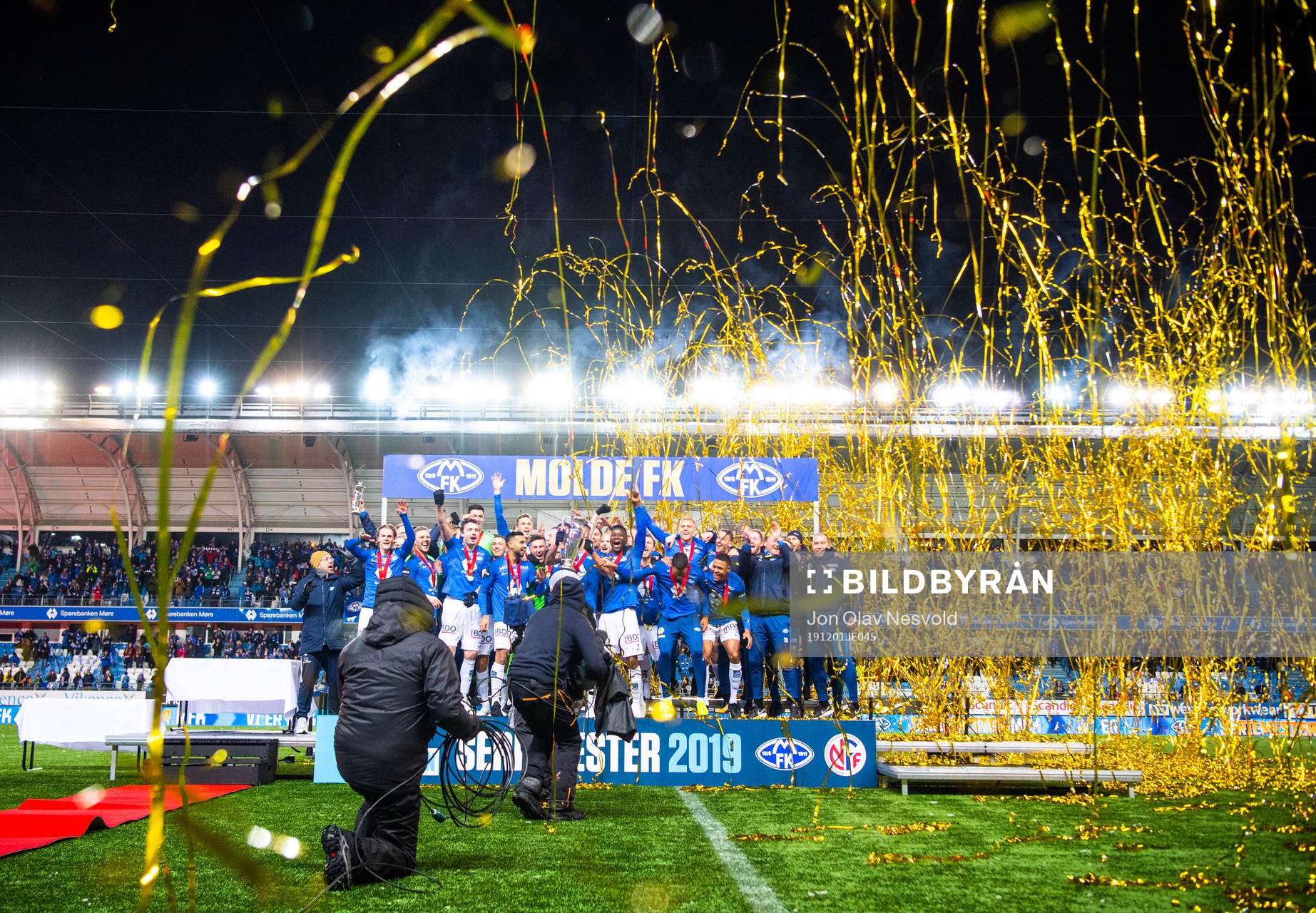 Players of Molde celebrate after the Eliteserien match between Molde and Bodø/Glimt on December 1, 2019 in Molde.