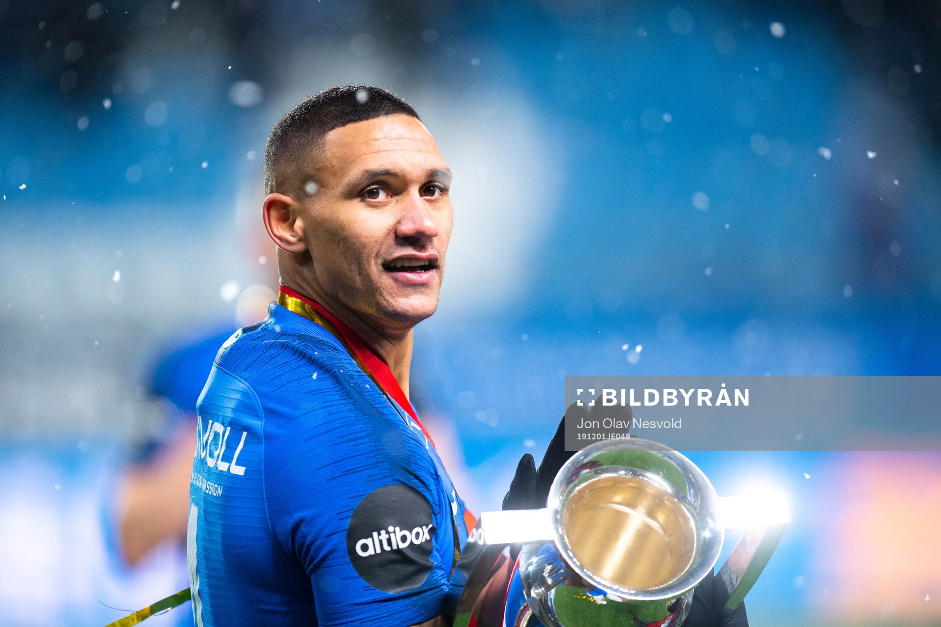 Ruben Gabrielsen of Molde celebrates with the trophy