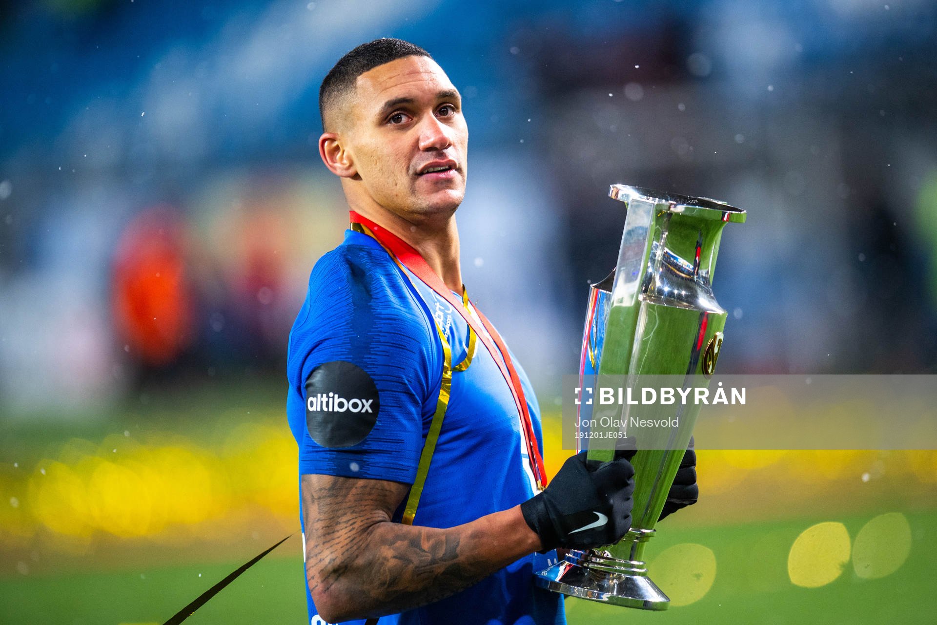 Ruben Gabrielsen of Molde celebrates with the trophy