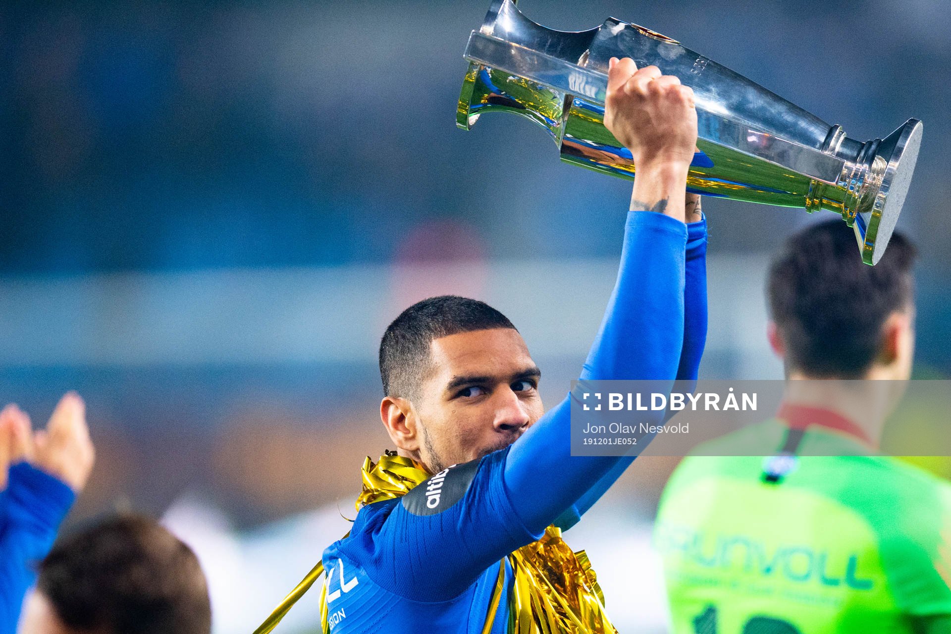 Ohi Omoijuanfo of Molde celebrates with the trophy
