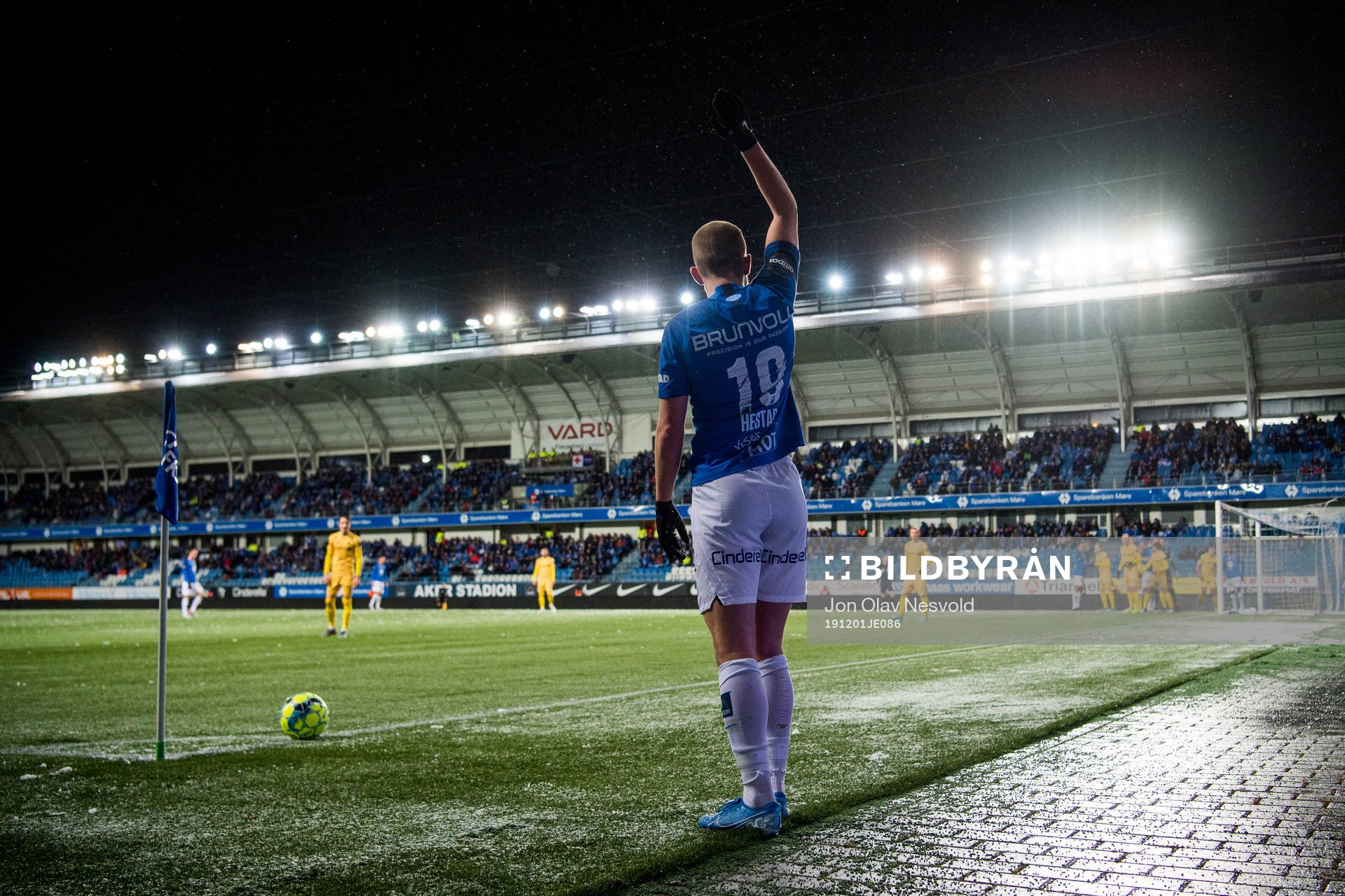 Eirik Hestad of Molde with a corner kick