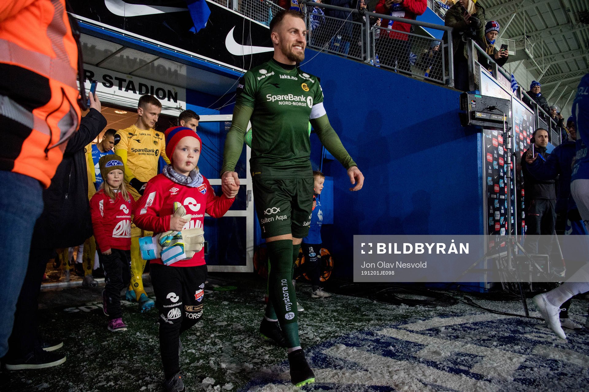Goalkeeper Ricardo Friedrich of Bodø/Glimt enters the pitch