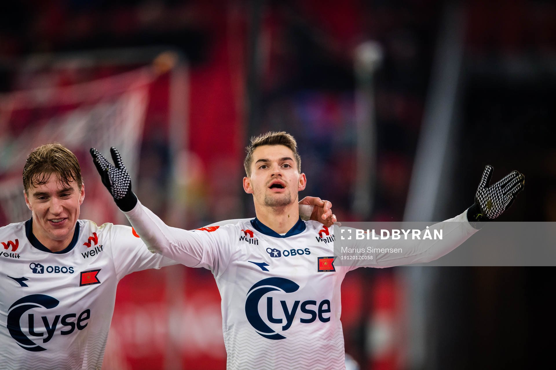 Ylldren Ibrahimaj of Viking celebrates