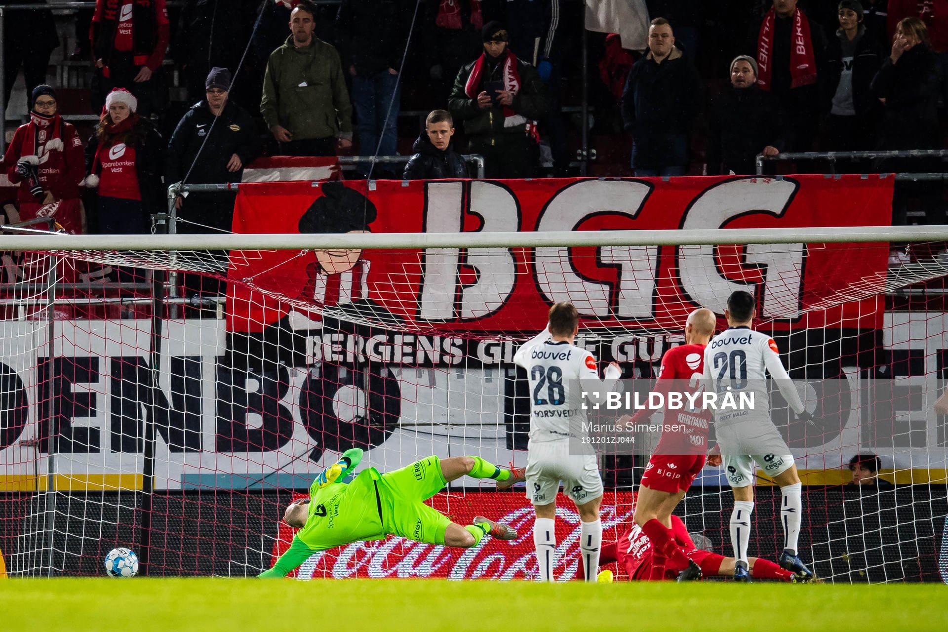 Kristian Thorstvedt of Viking scores the 1-1 goal
