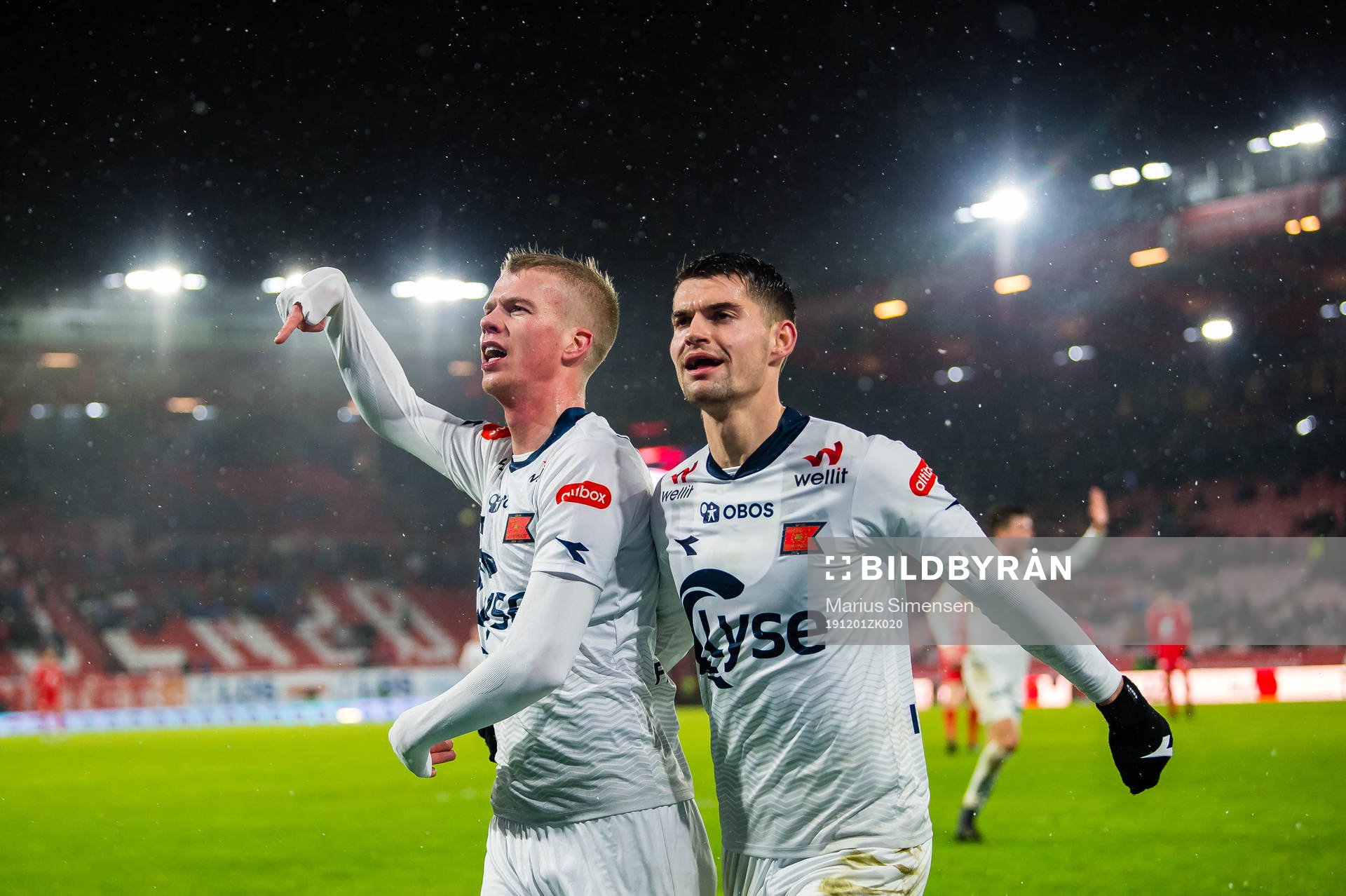 Samuel Kari Fridjonsson of Viking celebrates with Ylldren