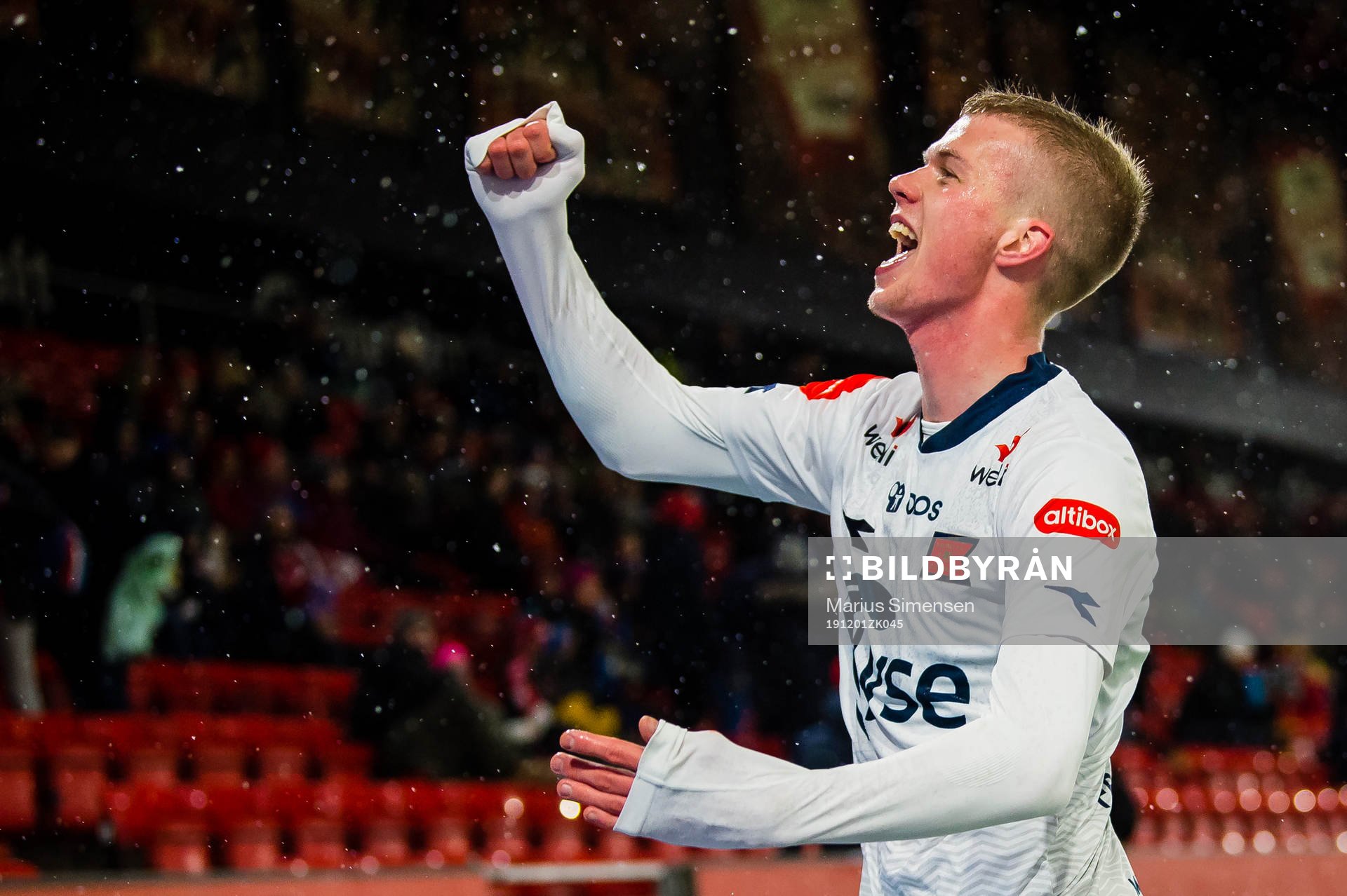 Samuel Kari Fridjonsson of Viking celebrates