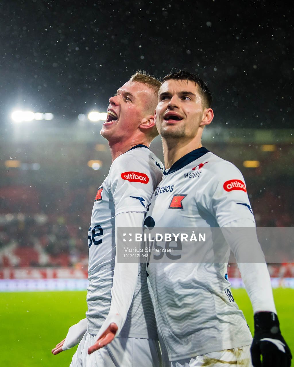 Samuel Kari Fridjonsson of Viking celebrates with Ylldren