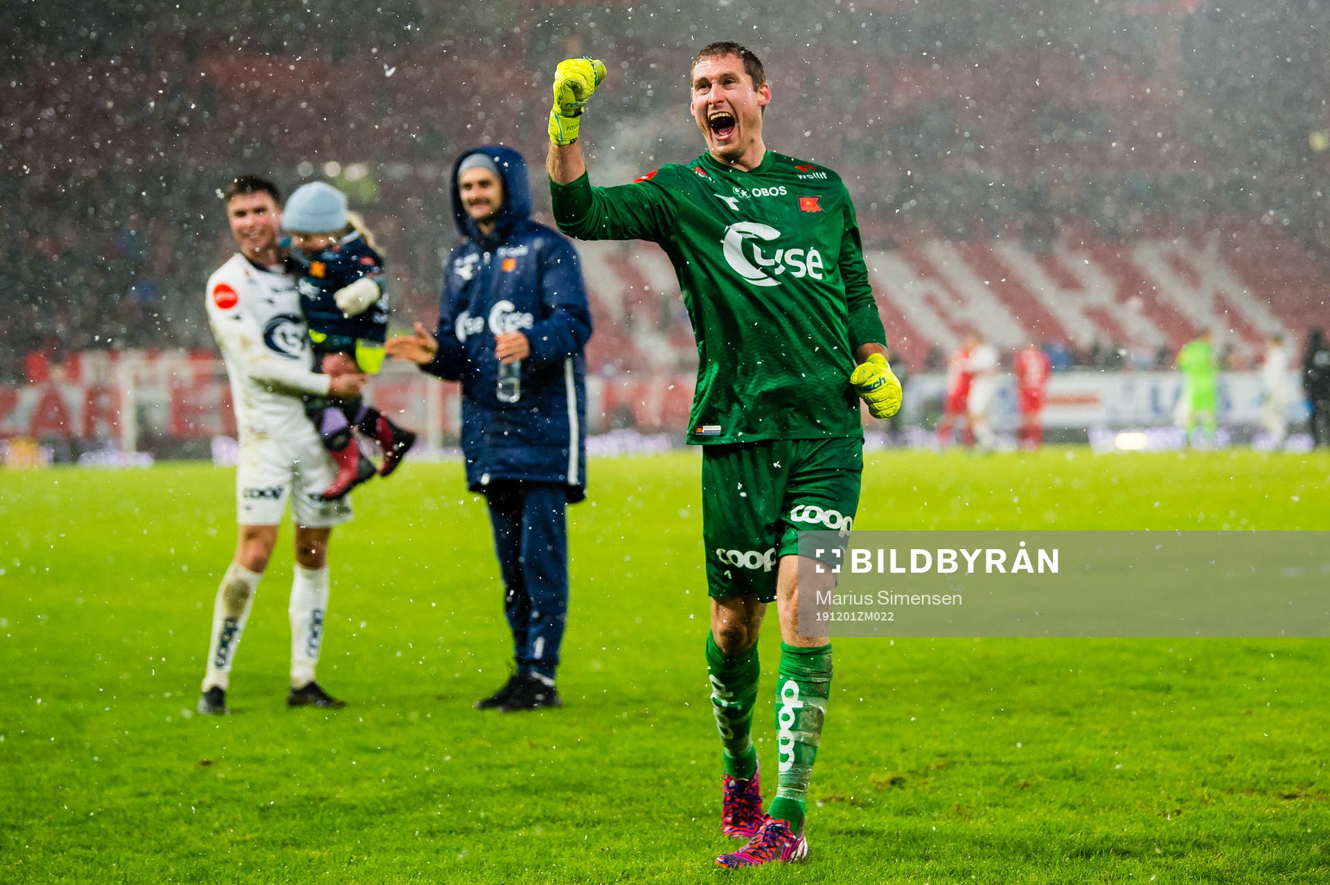 Iven Austbø of Viking celebrates