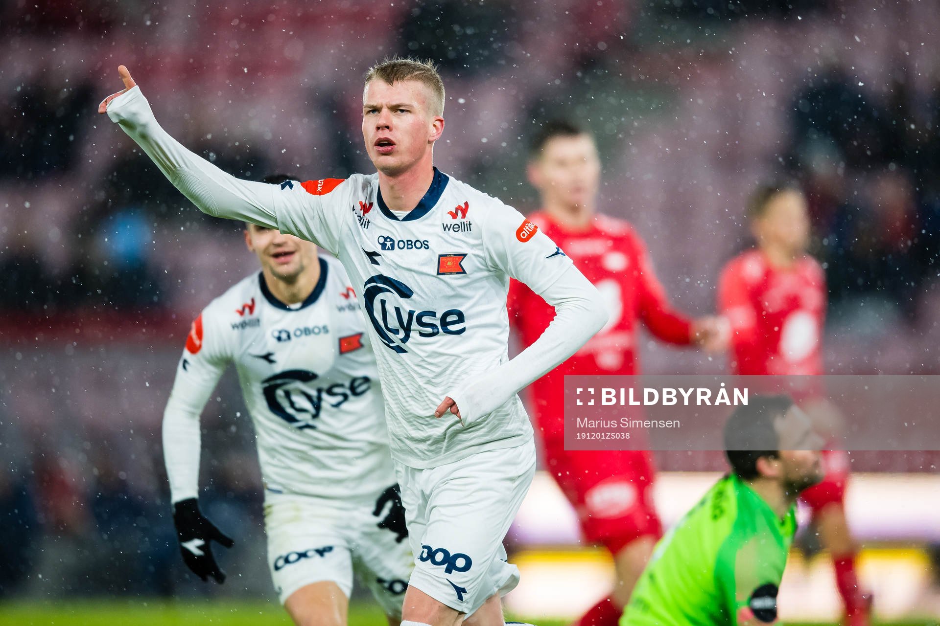 Samuel Kari Fridjonsson of Viking celebrates
