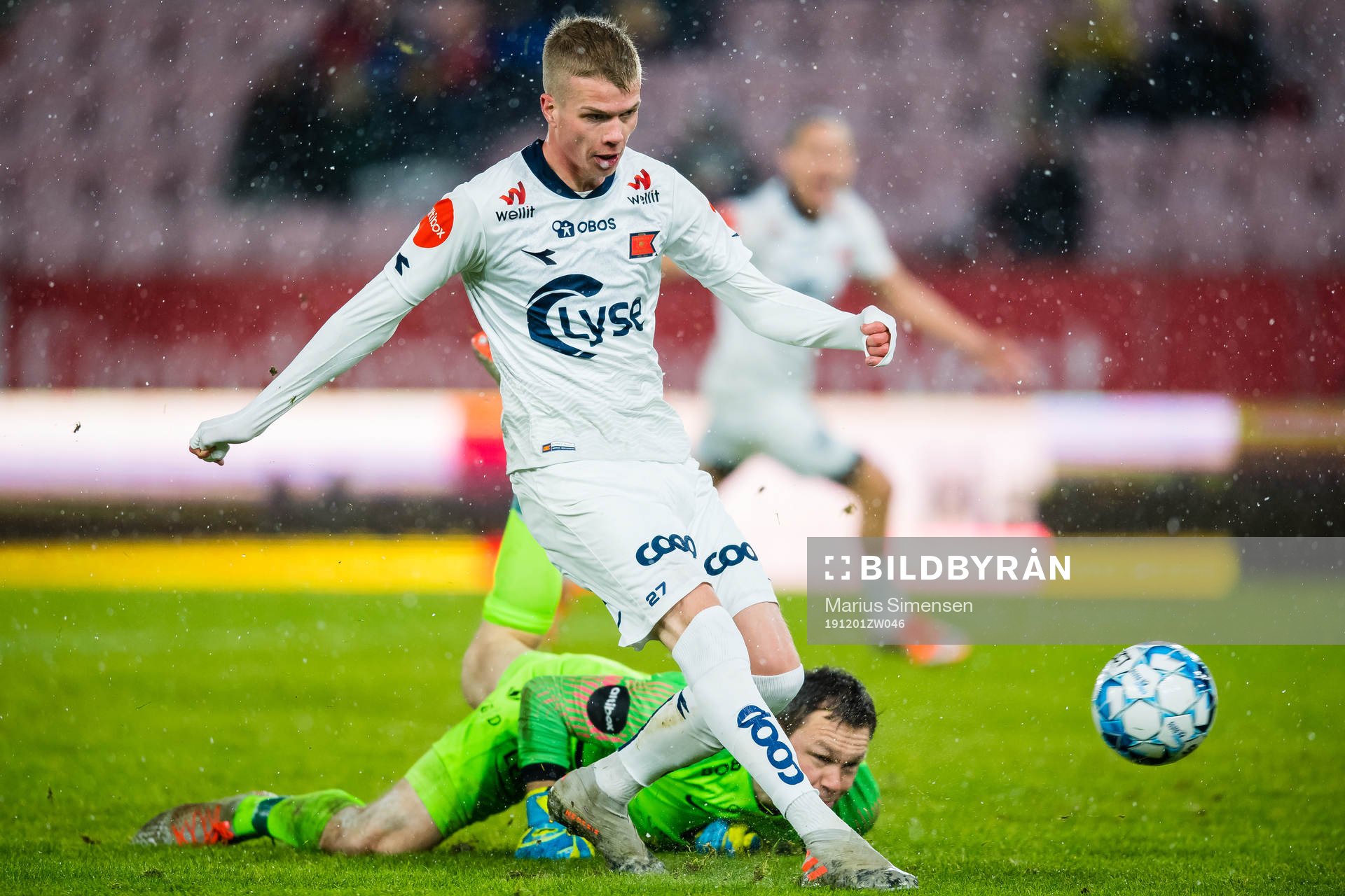 Samuel Kari Fridjonsson of Viking scores the 1-5 goal