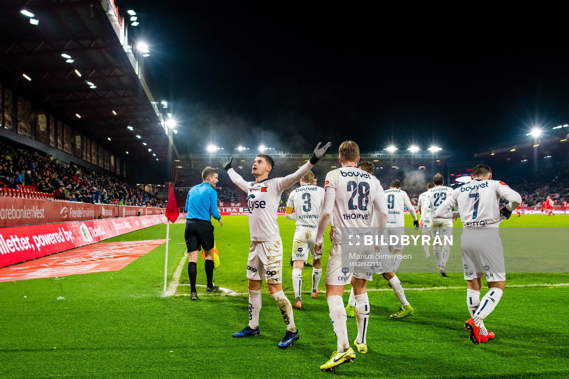 Ylldren Ibrahimaj of Viking celebrates