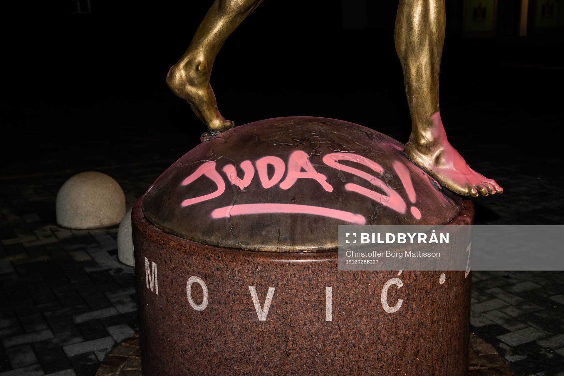 The statue of Zlatan Ibrahimovic has been vandalized