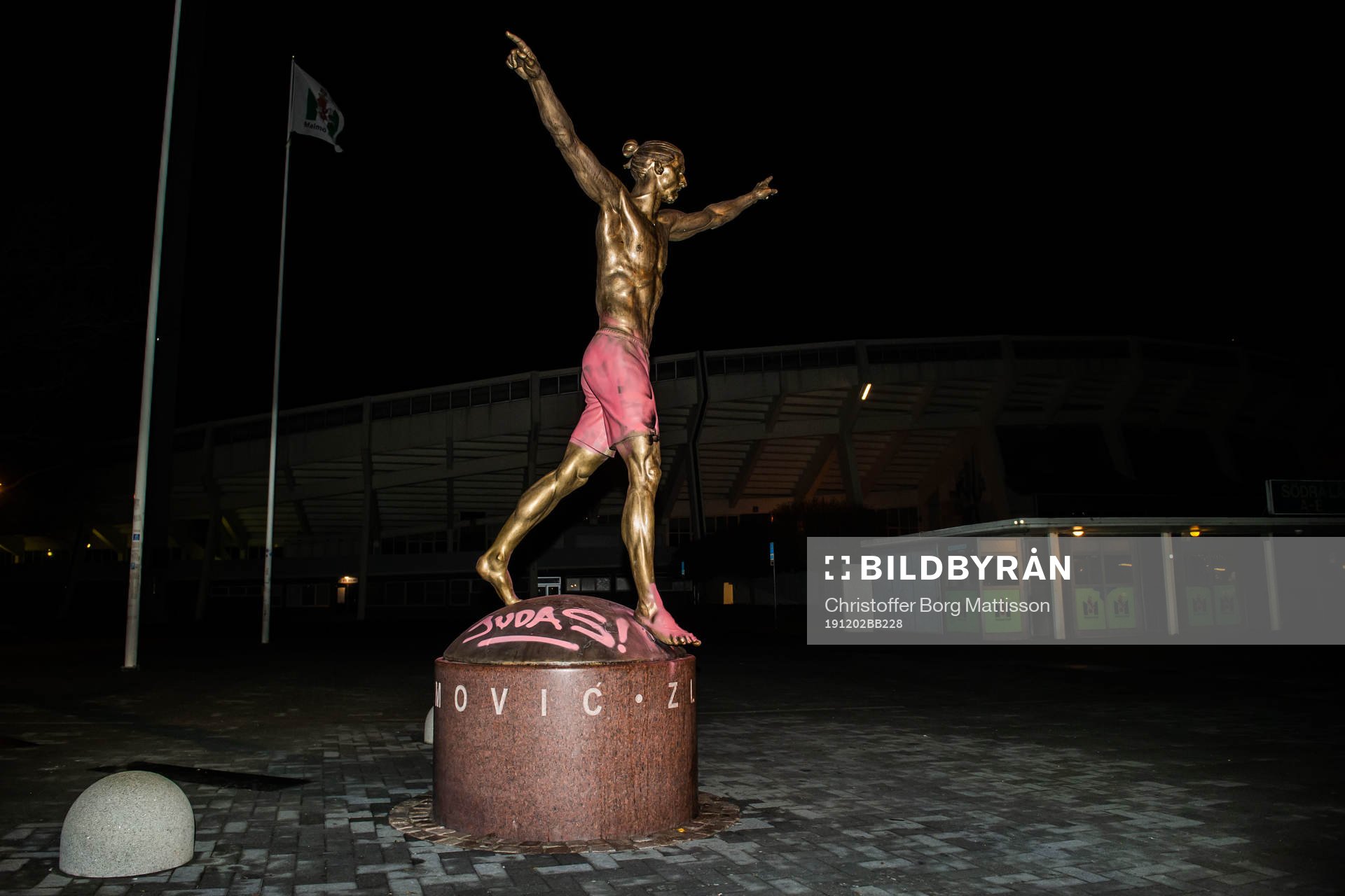 The statue of Zlatan Ibrahimovic has been vandalized