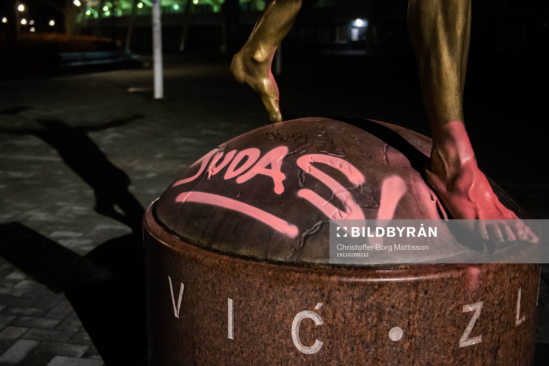 The statue of Zlatan Ibrahimovic has been vandalized