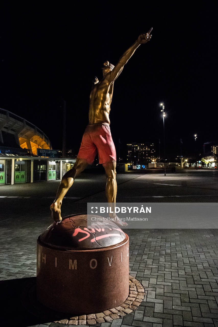 The statue of Zlatan Ibrahimovic has been vandalized