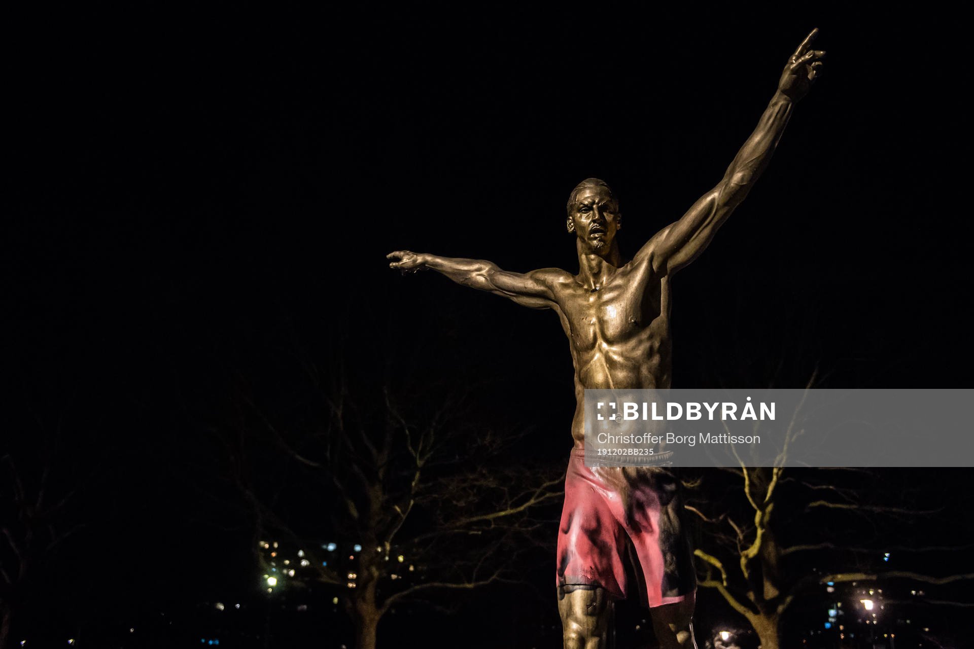 The statue of Zlatan Ibrahimovic has been vandalized