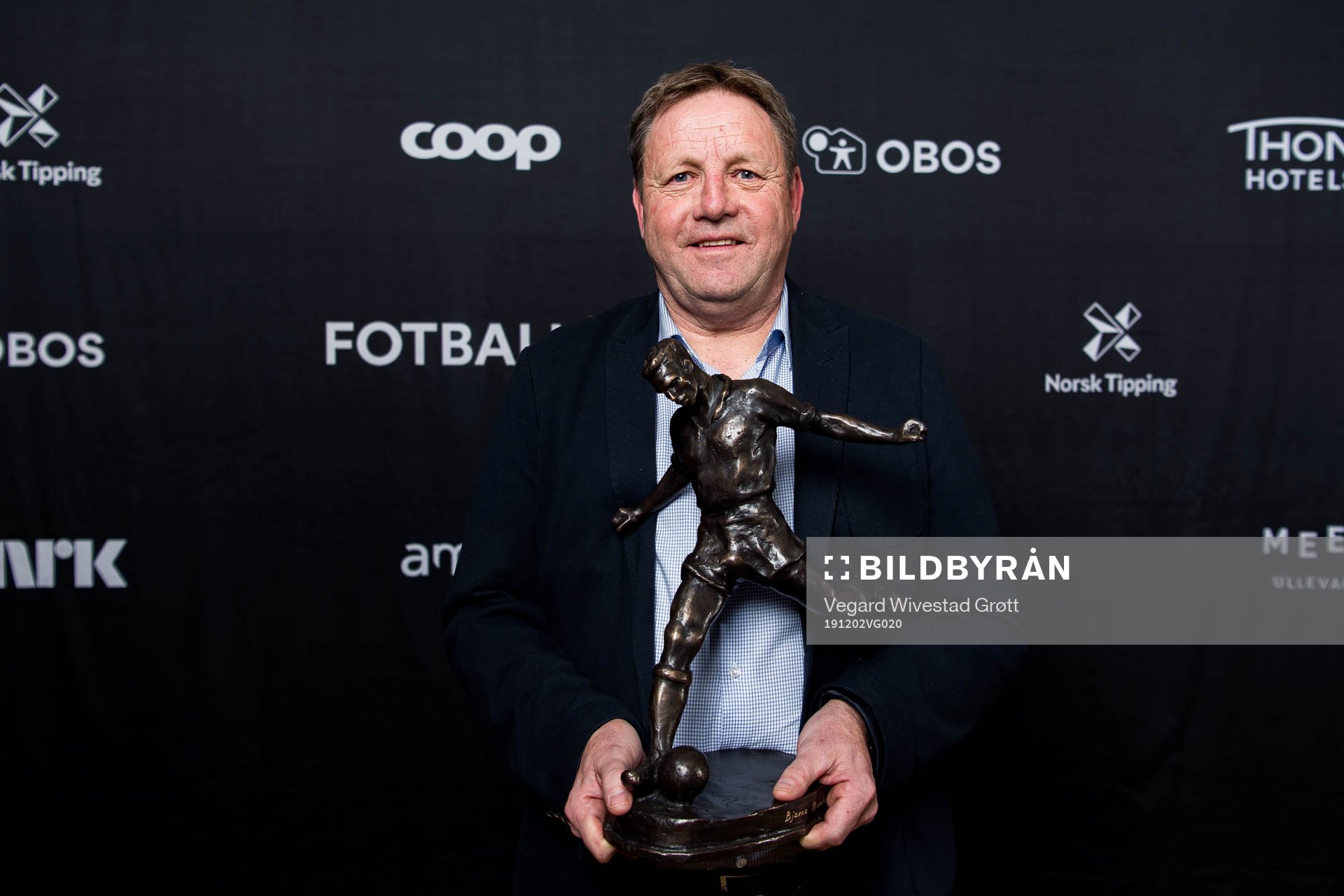 Bjarne Berntsen, head coach of Viking, poses for a portrait with the award Kniksens Hederspris during Fotballfesten on December 2, 2019 in Oslo.