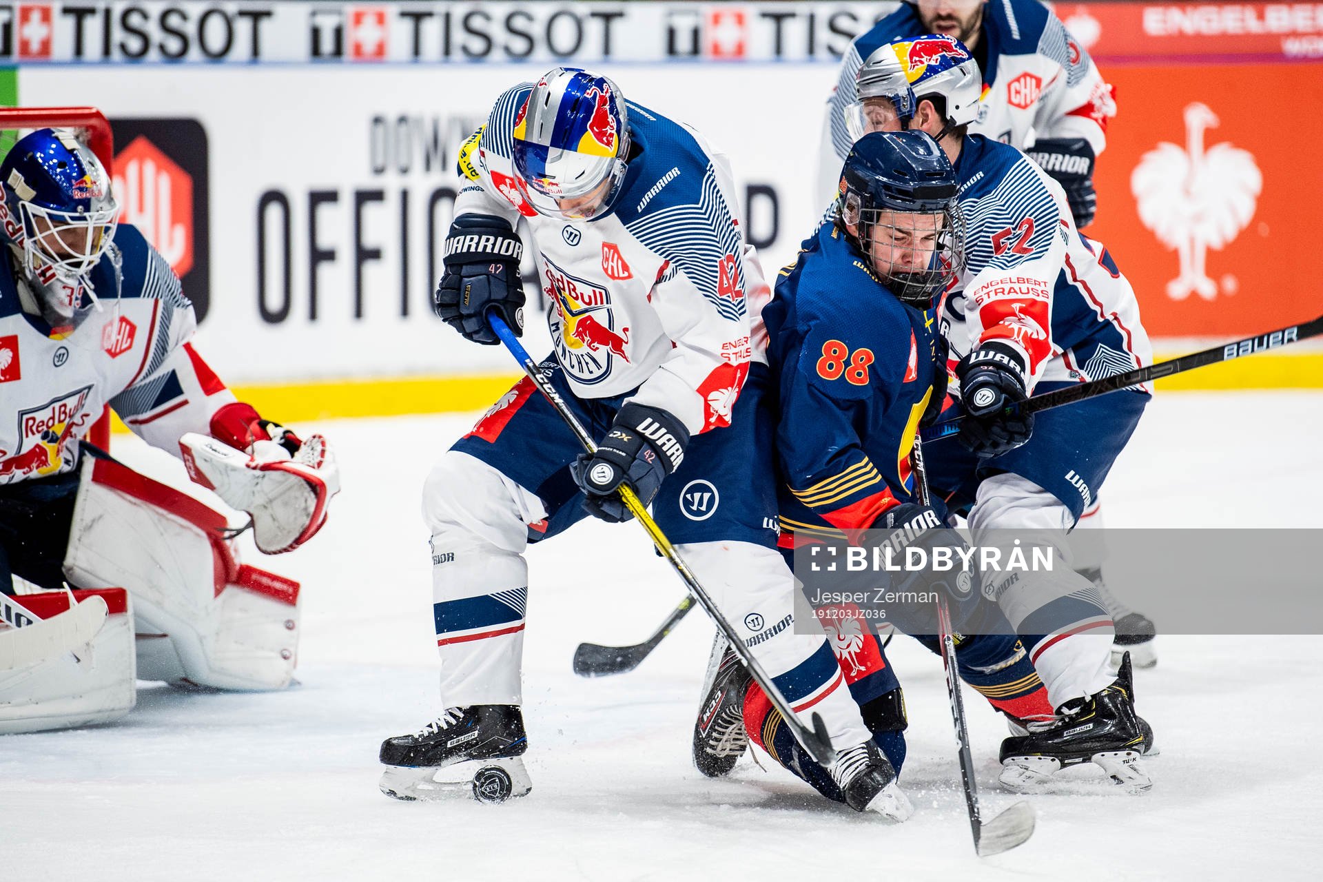 Yasin Ehliz and Patrick Hager of Red Bull Munich against