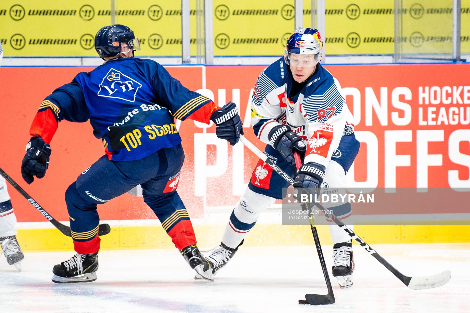 Olle Alsing of Djurgården and Philip Gogulla of Red Bull