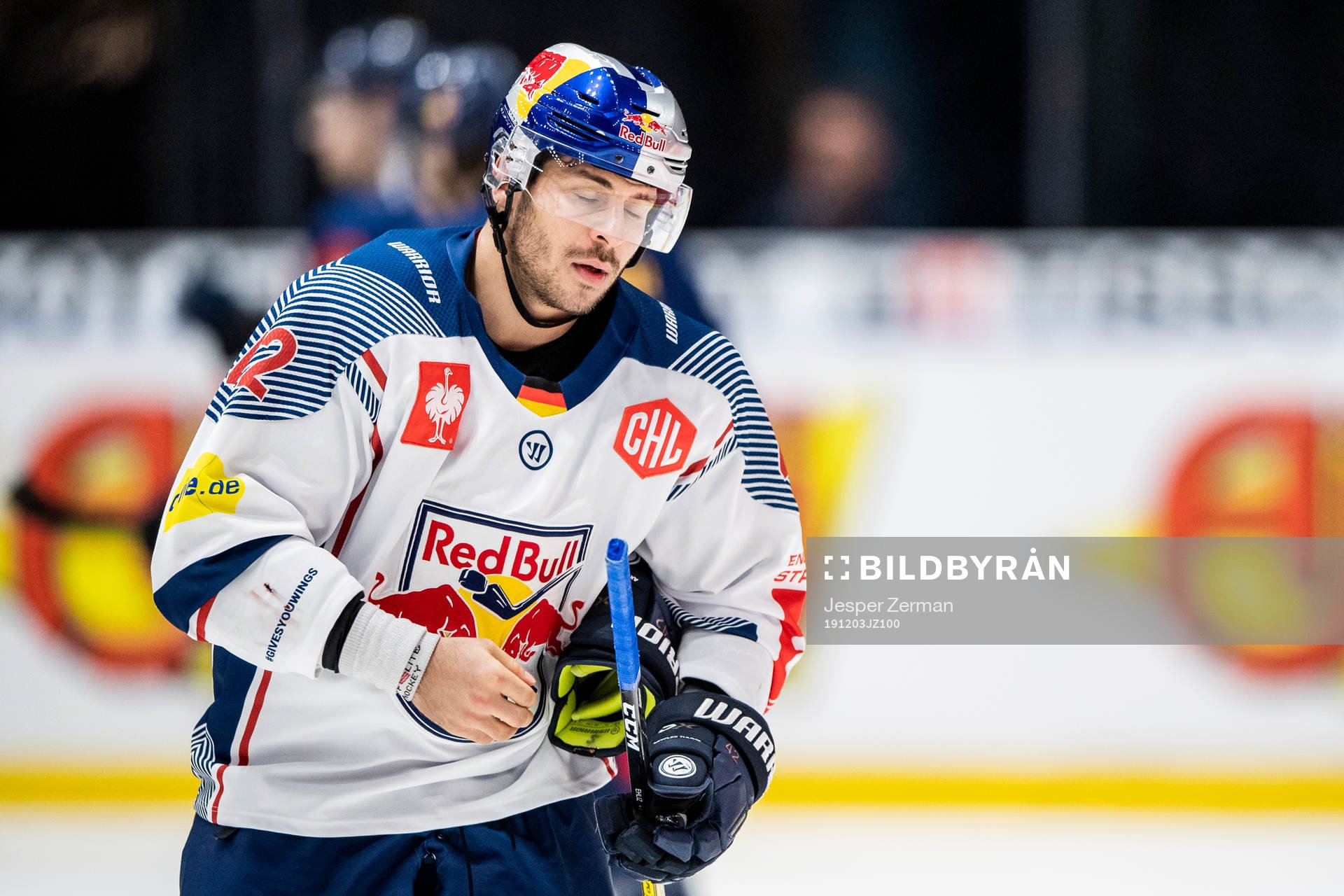 Yasin Ehliz of Red Bull Munich looks dejected