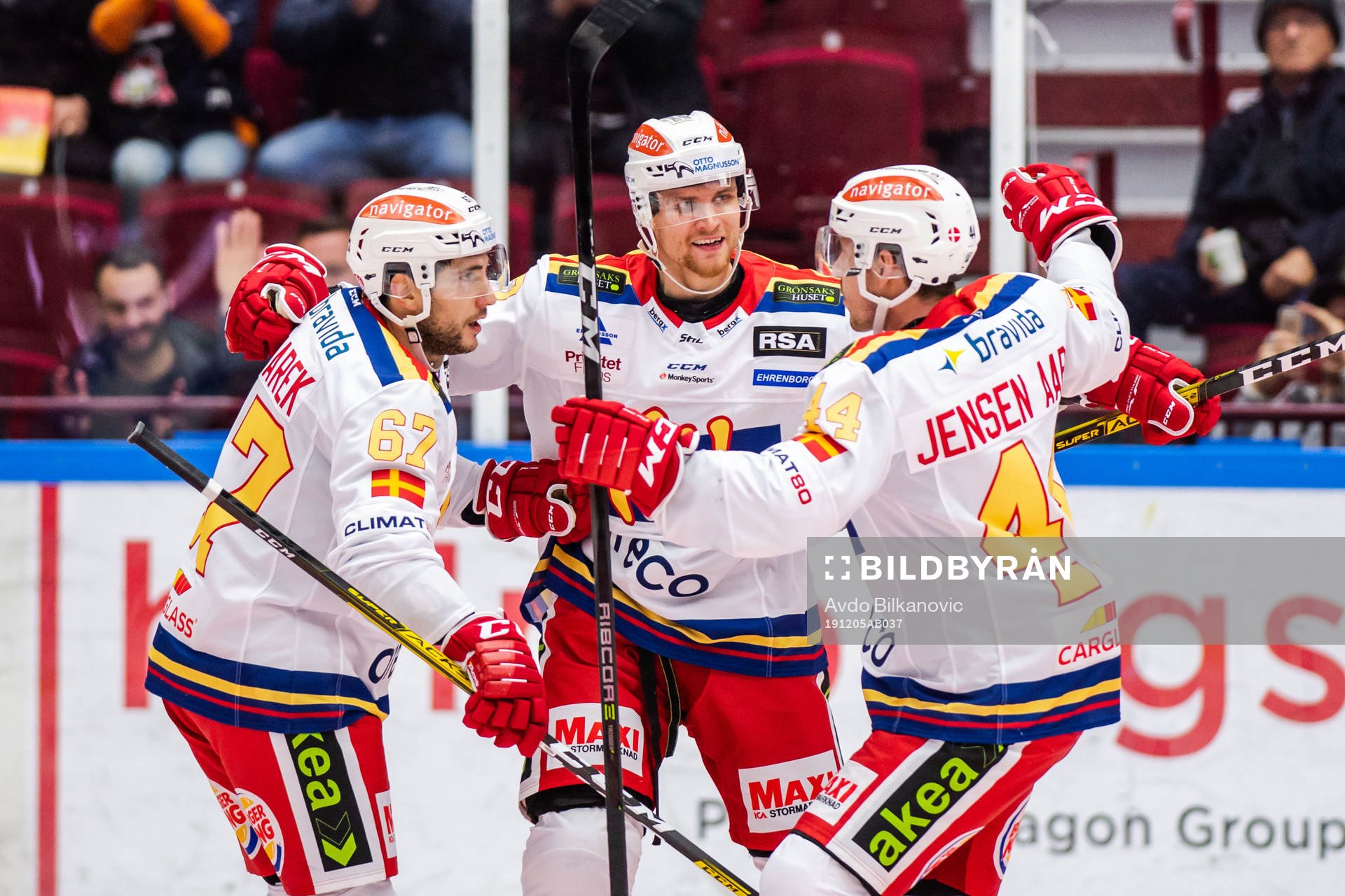 Malmö Redhawks Max Görtz jublar med lagkamrater
