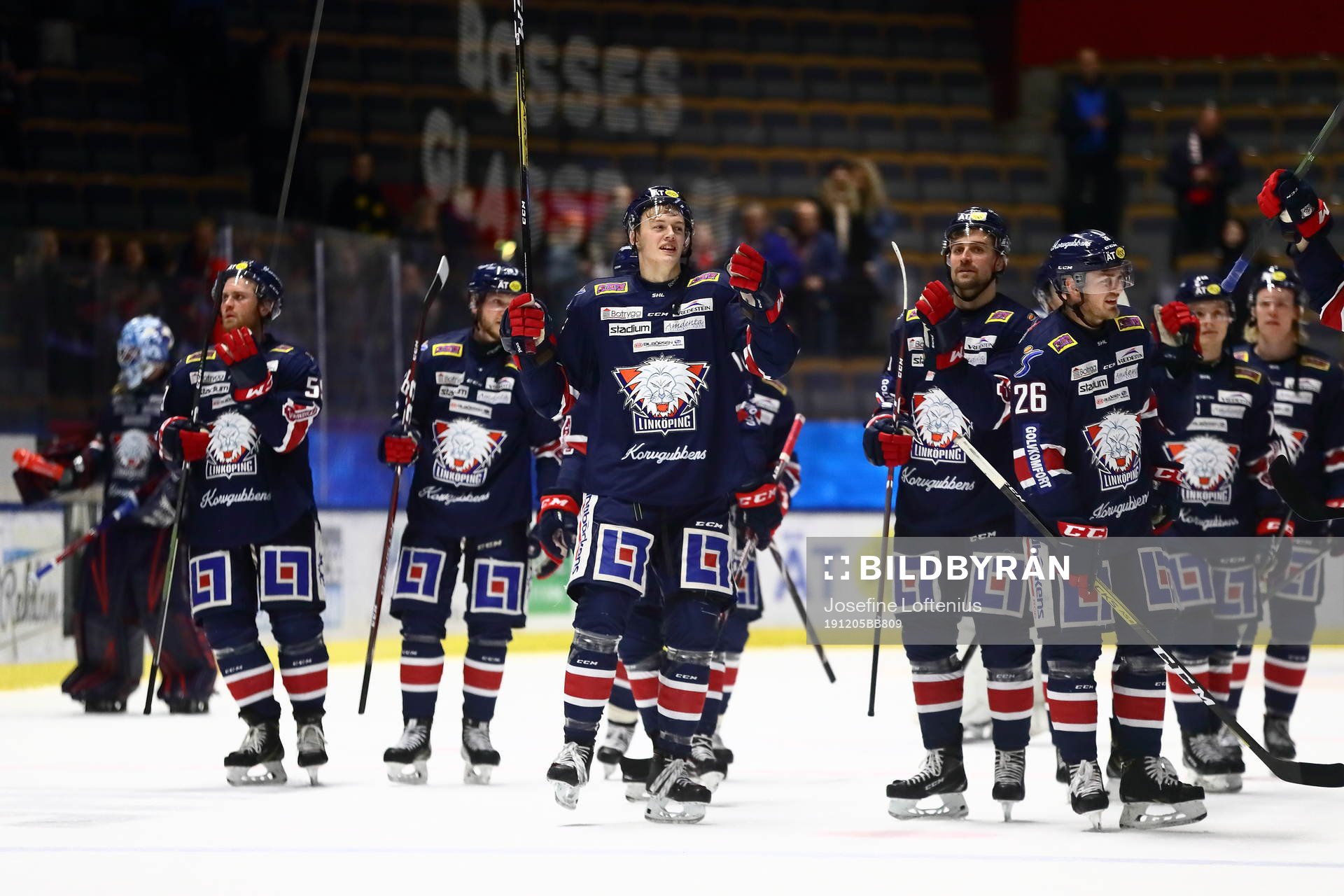 Linköpings spelare med bland andra Patrik Lundh jublar