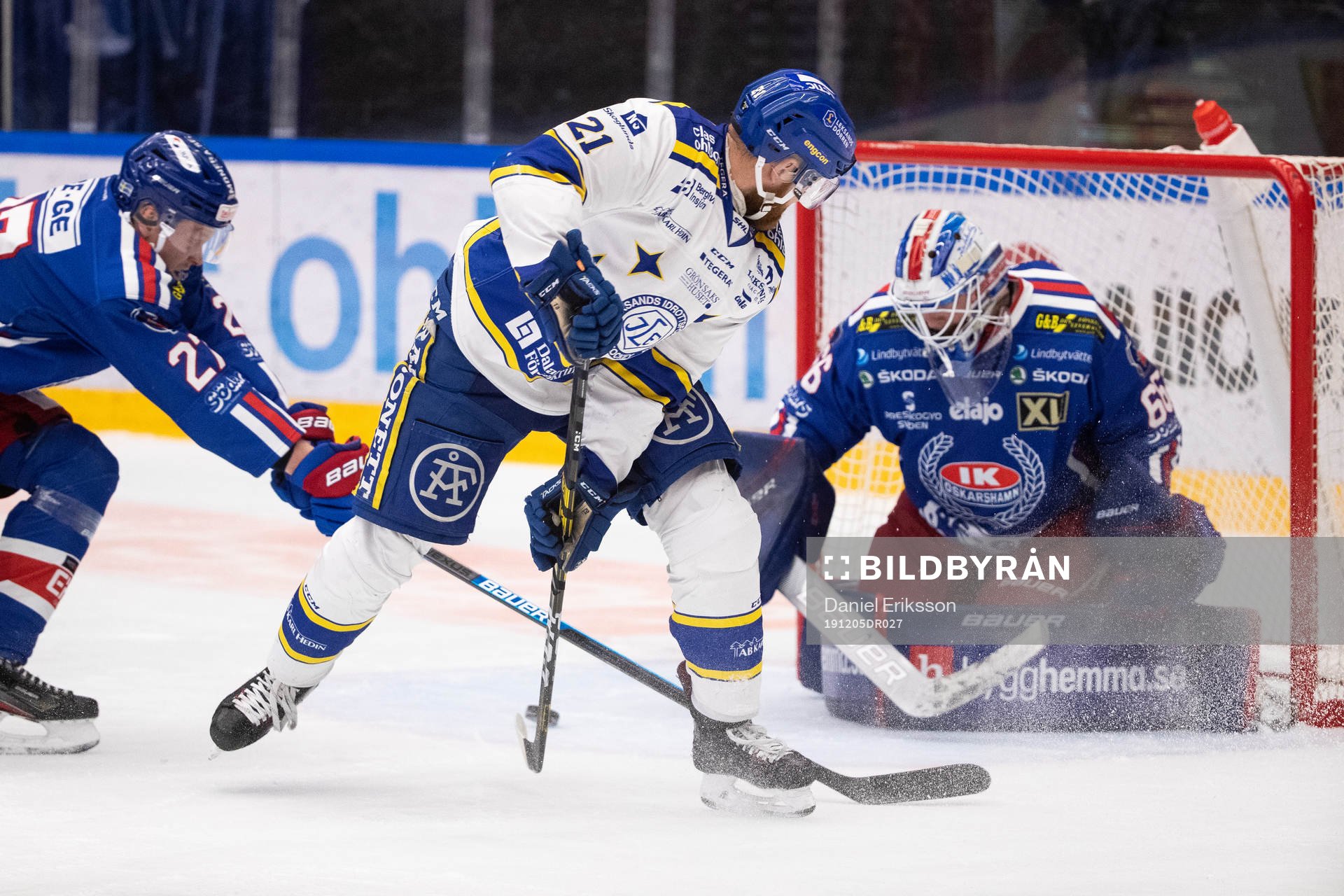 Leksands Mattias Ritola framför Oskarshamns målvakt Tex