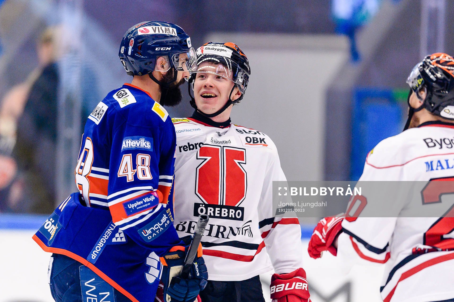 Gruff mellan Växjös Daniel Rahimi och Örebros Linus
