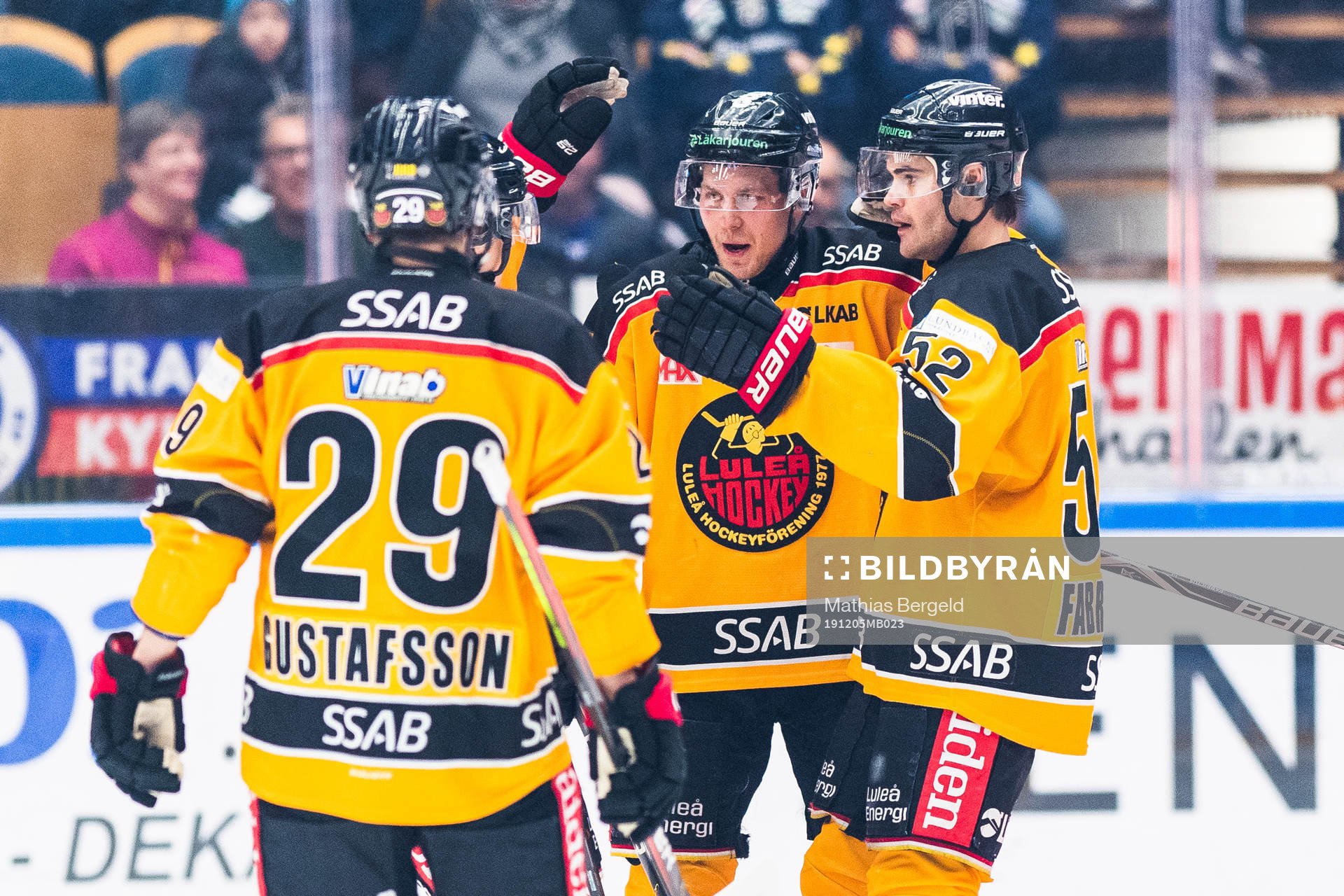 Luleås Juhani Tyrväinen och Karl Fabricius jublar med