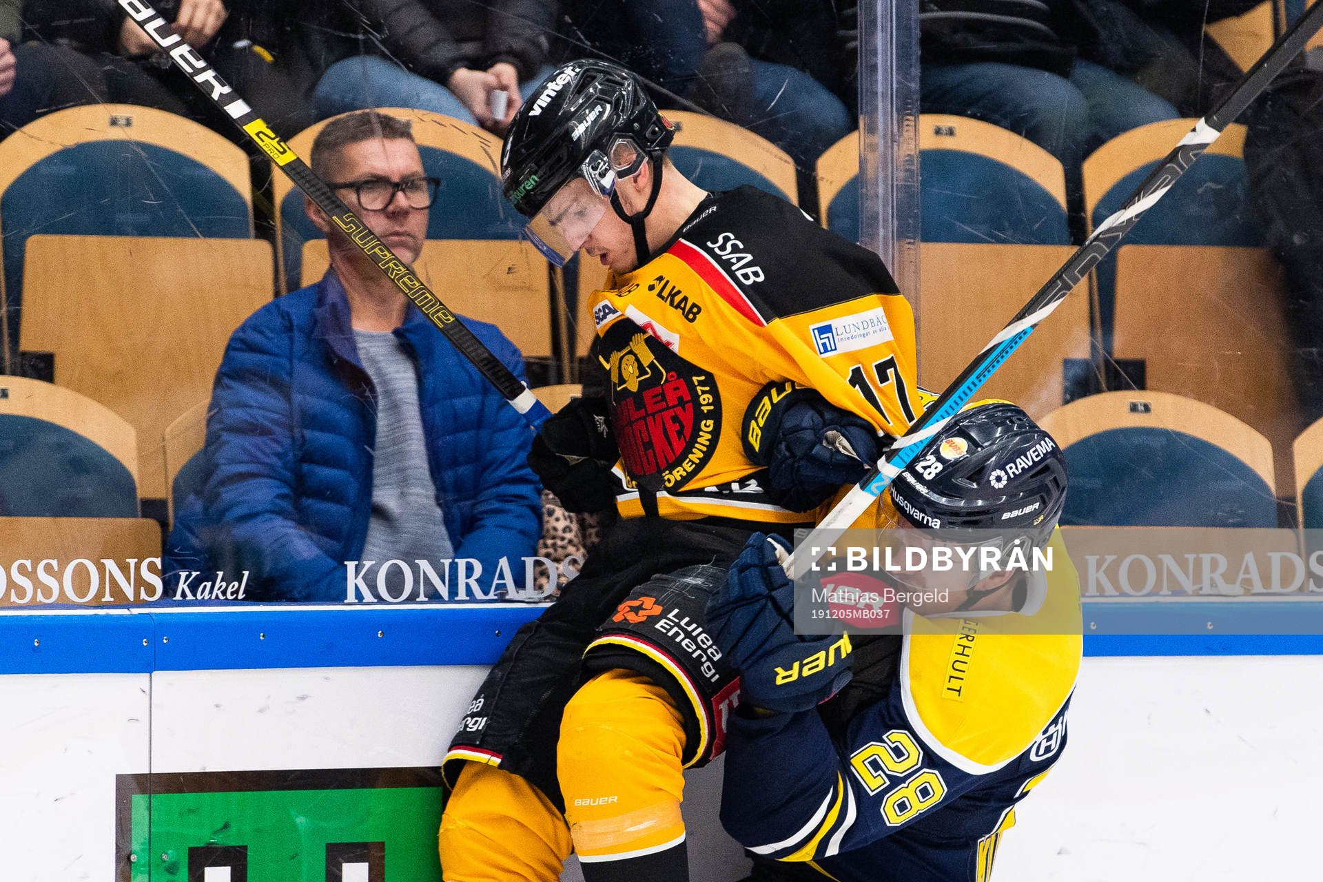 s Johannes Kinnvall i kamp om pucken
