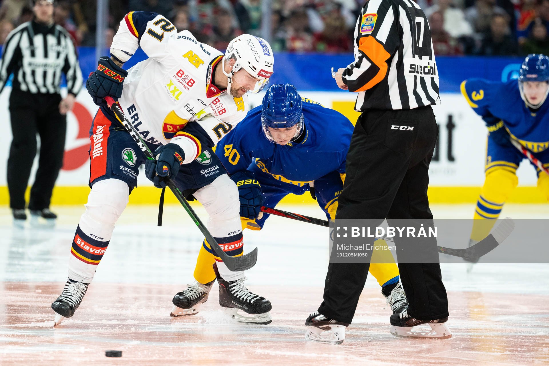 Djurgårdens Patrik Berglund vinner en tekning mot