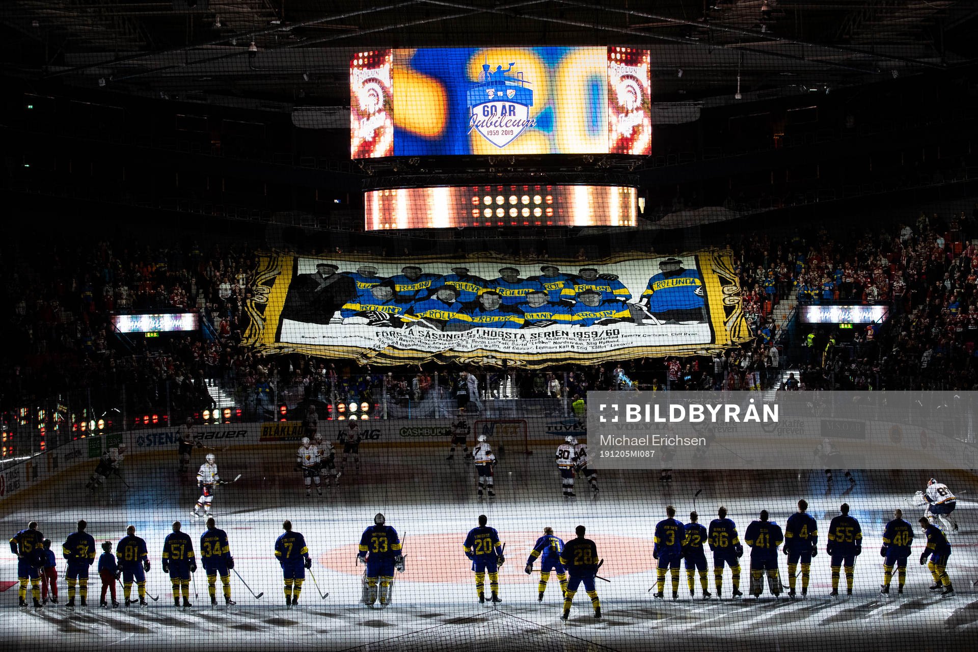 Frölundas klack med tifo innan ishockeymatchen i SHL