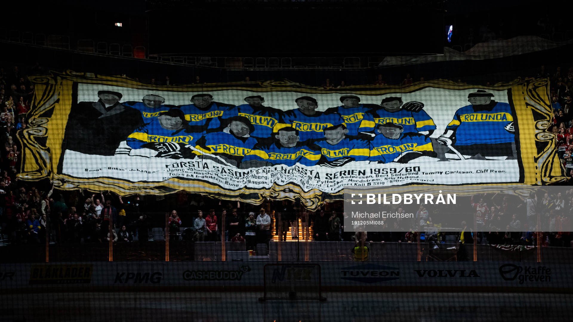 Frölundas klack med tifo innan ishockeymatchen i SHL