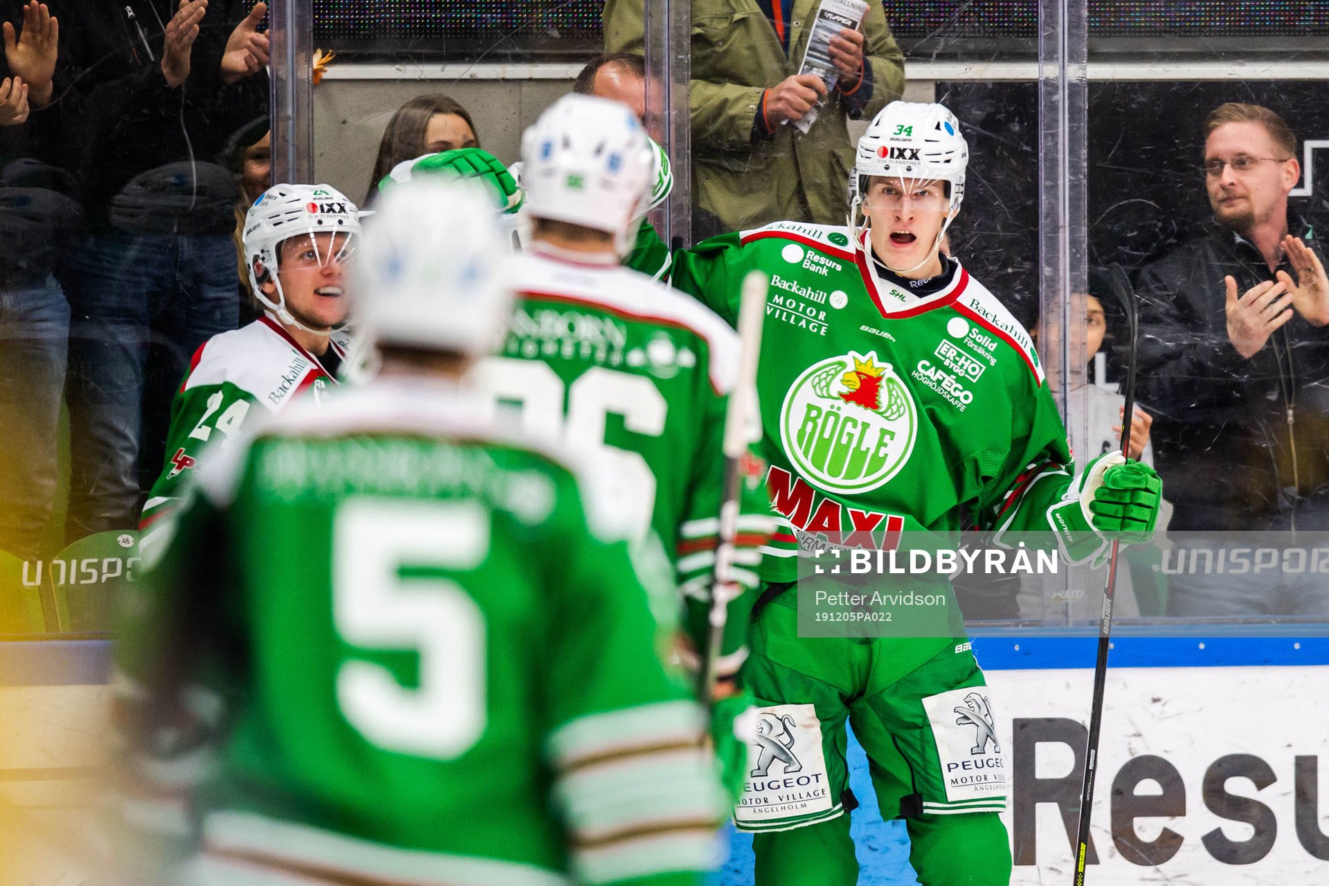 Rögles Kevin Wennström jublar med Adam Edström