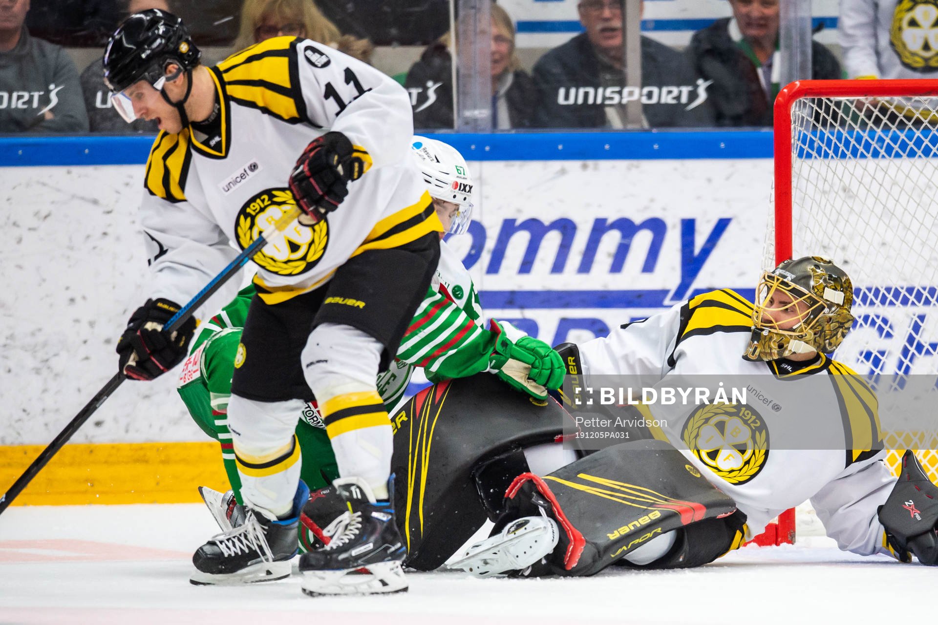 Brynäs Jonathan Sigalet och målvakt Joacim Eriksson i