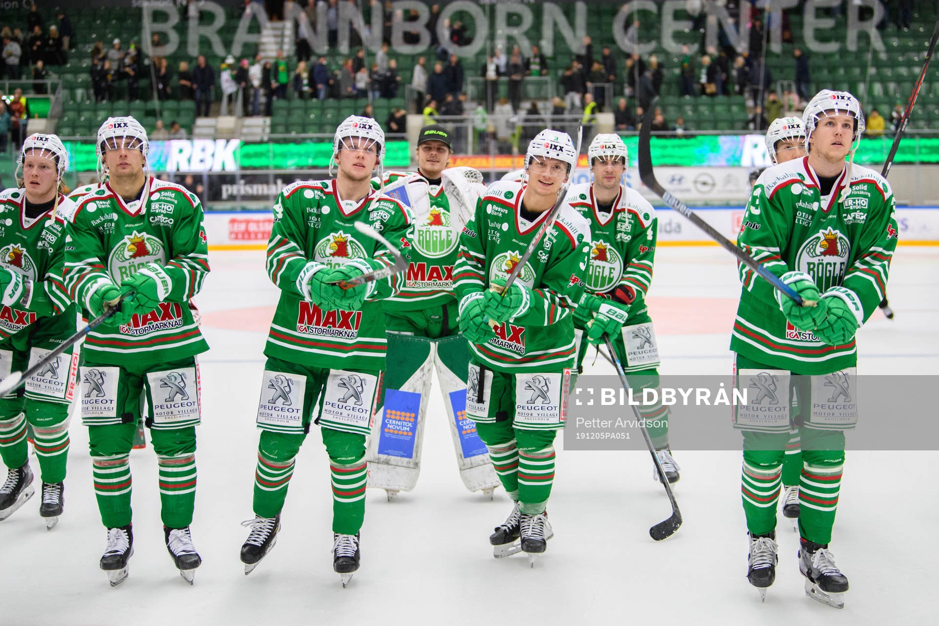 Rögles spelare jublar