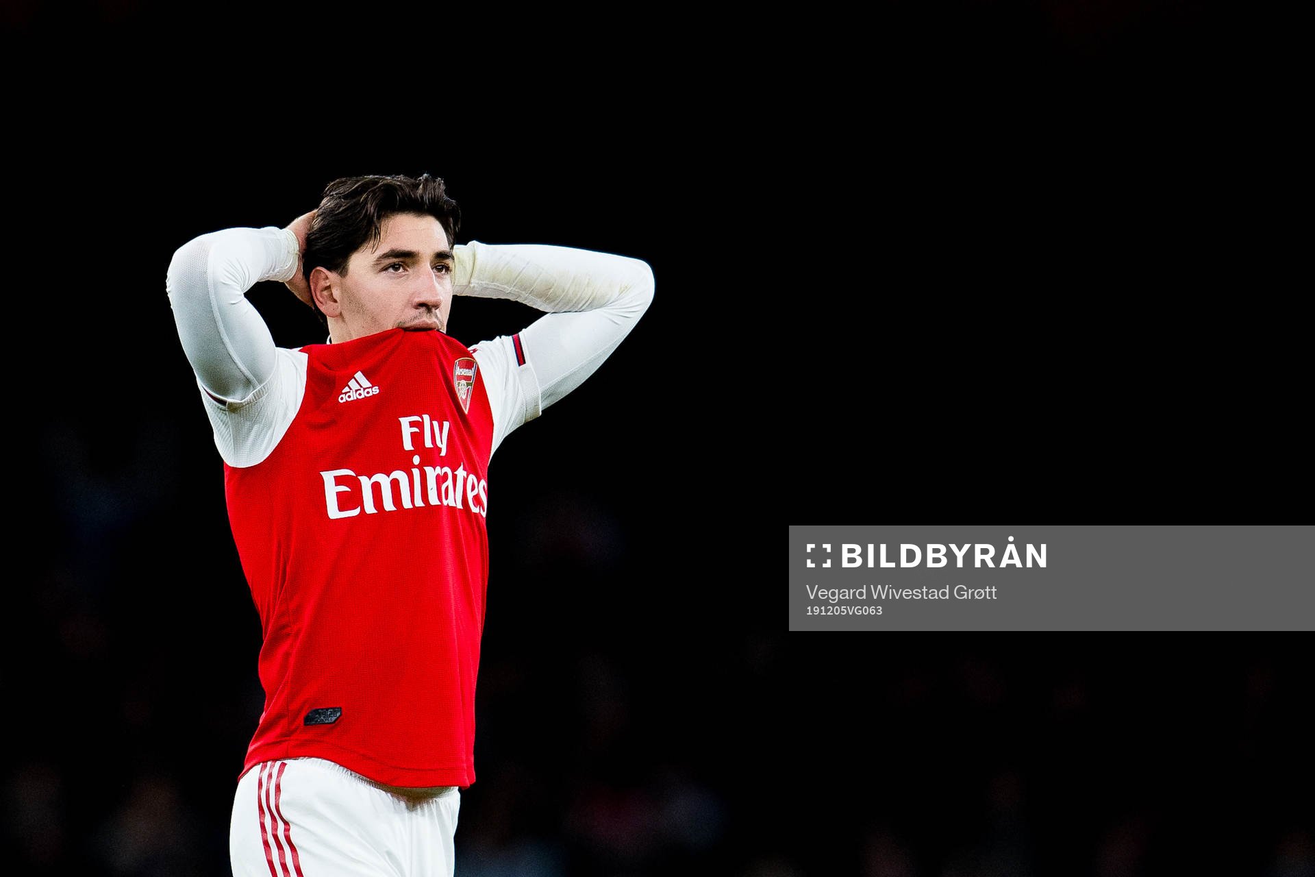 Héctor Bellerín of Arsenal looks dejected
